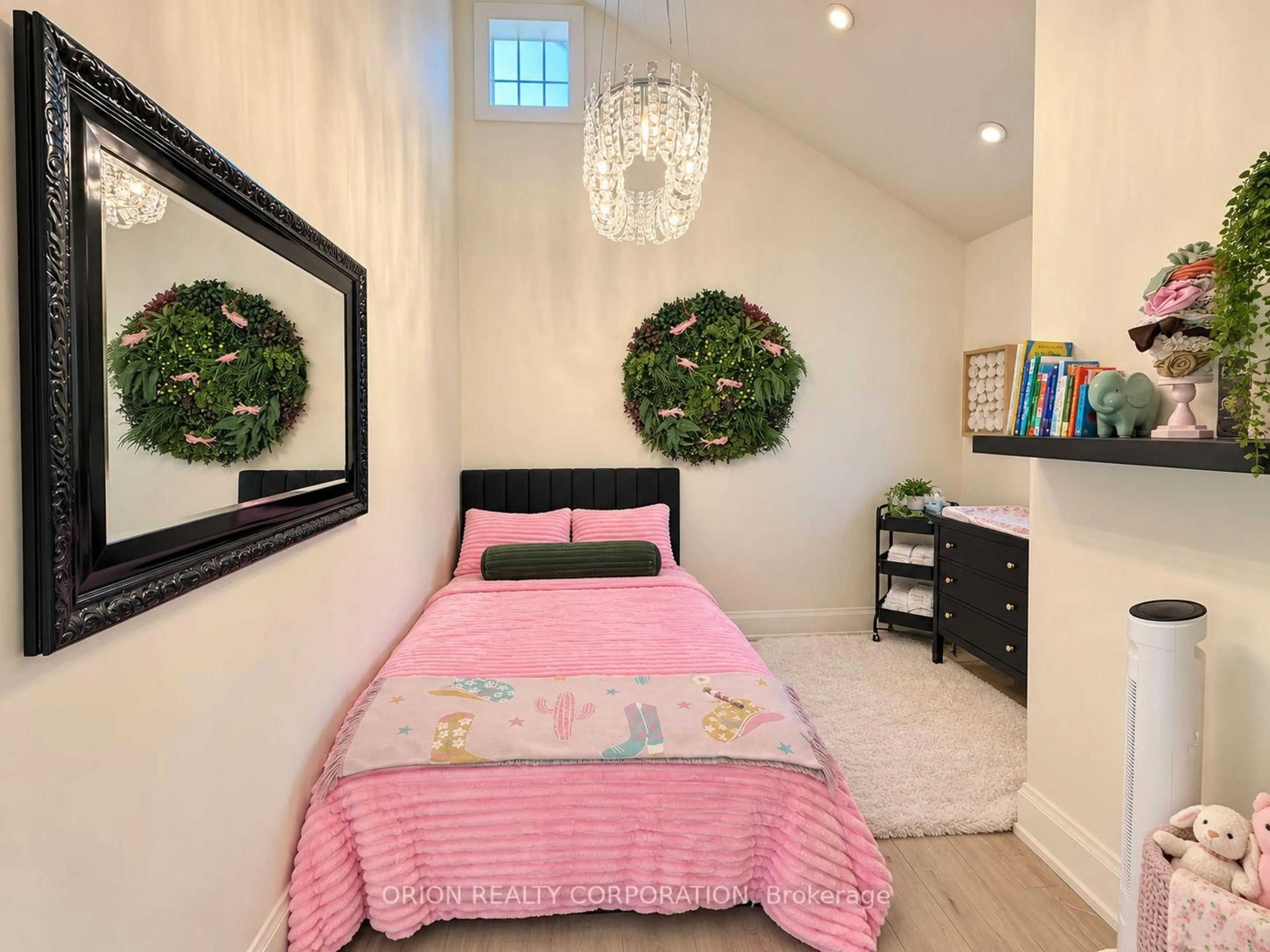 Bedroom with bed, unknown for 1267 Fisher Ave, Burlington Ontario L7P 2L5