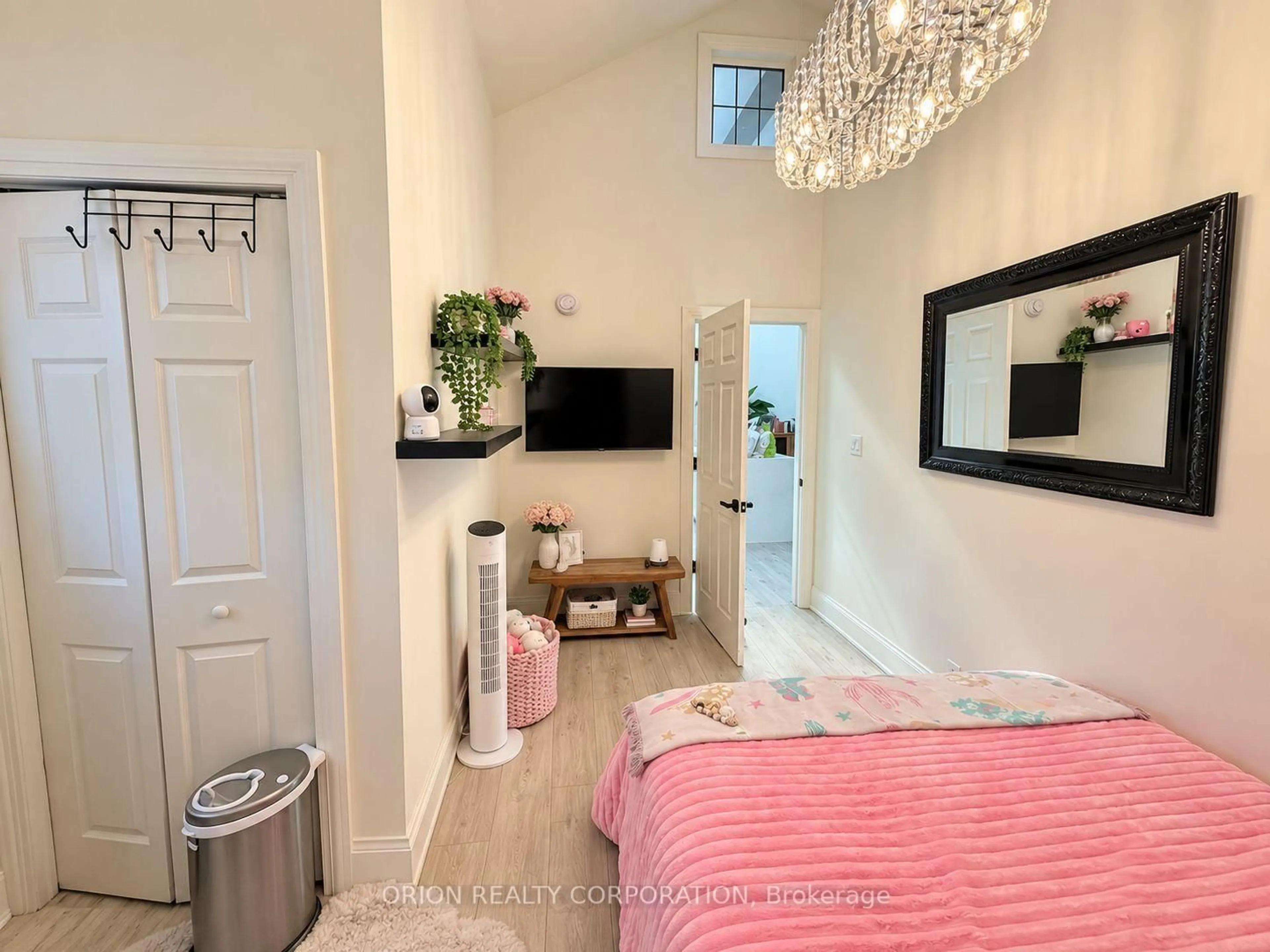 A pic of a room for 1267 Fisher Ave, Burlington Ontario L7P 2L5