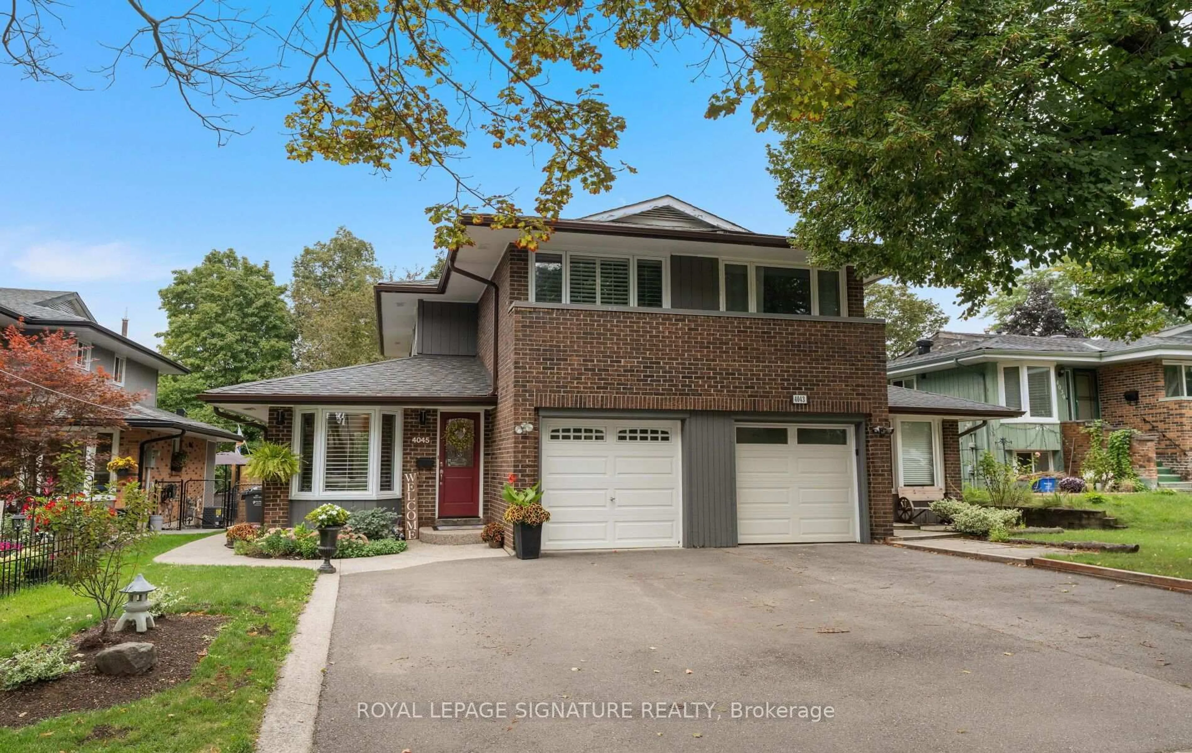 Home with brick exterior material, street for 4045 Taffey Cres, Mississauga Ontario L5L 2A6
