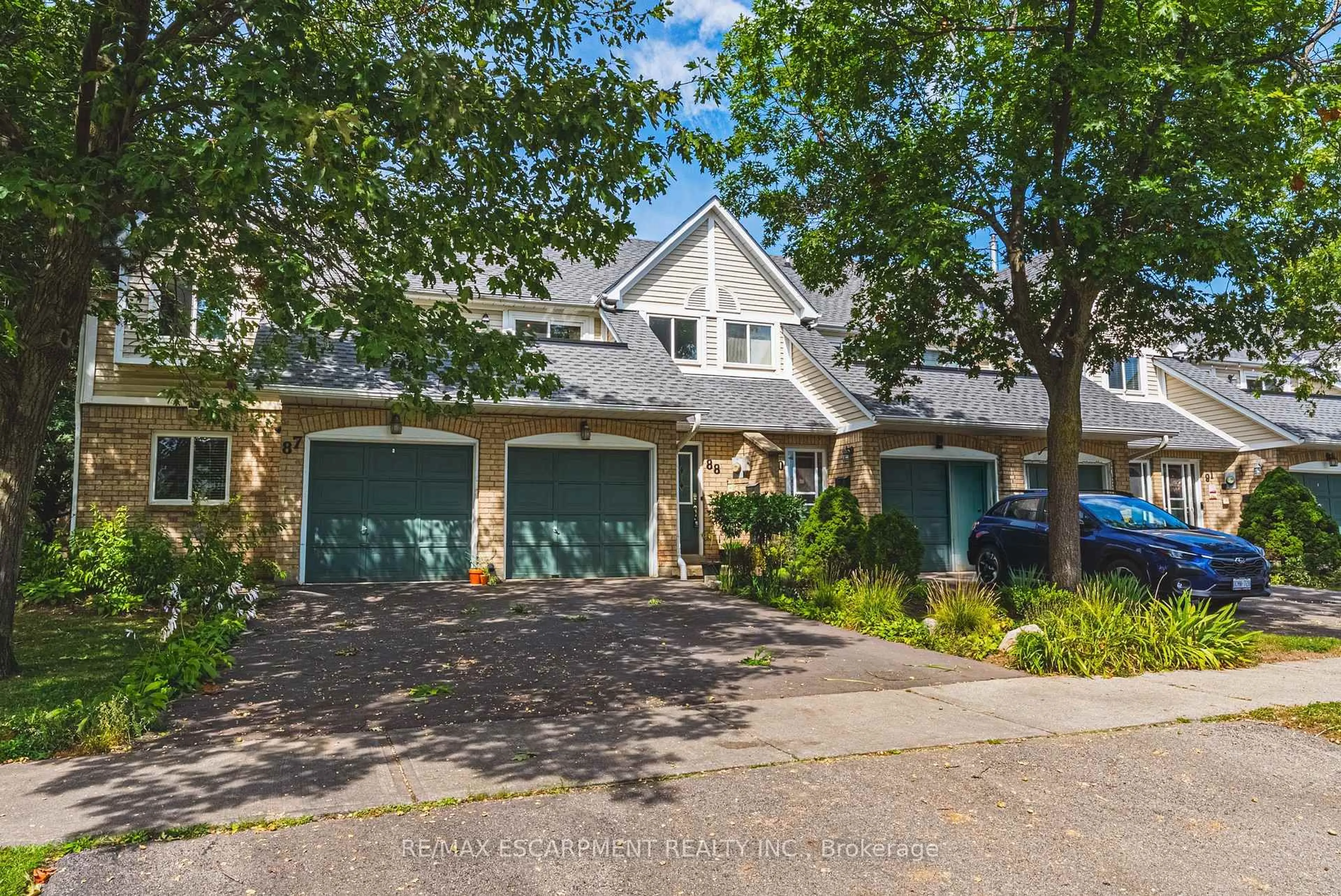A pic from outside/outdoor area/front of a property/back of a property/a pic from drone, street for 2530 Northampton Blvd #88, Burlington Ontario L7M 4B4