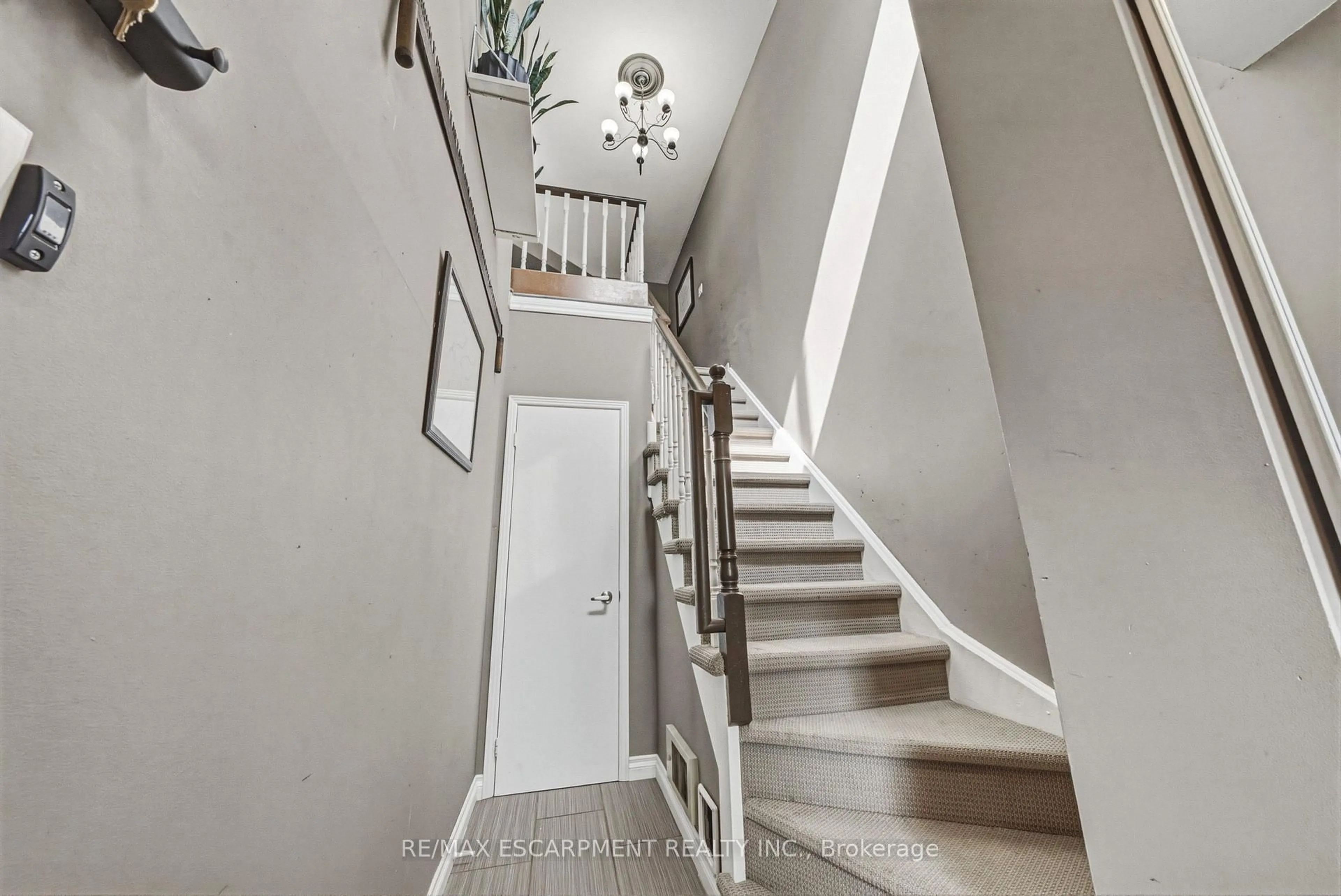 Stairs for 2530 Northampton Blvd #88, Burlington Ontario L7M 4B4