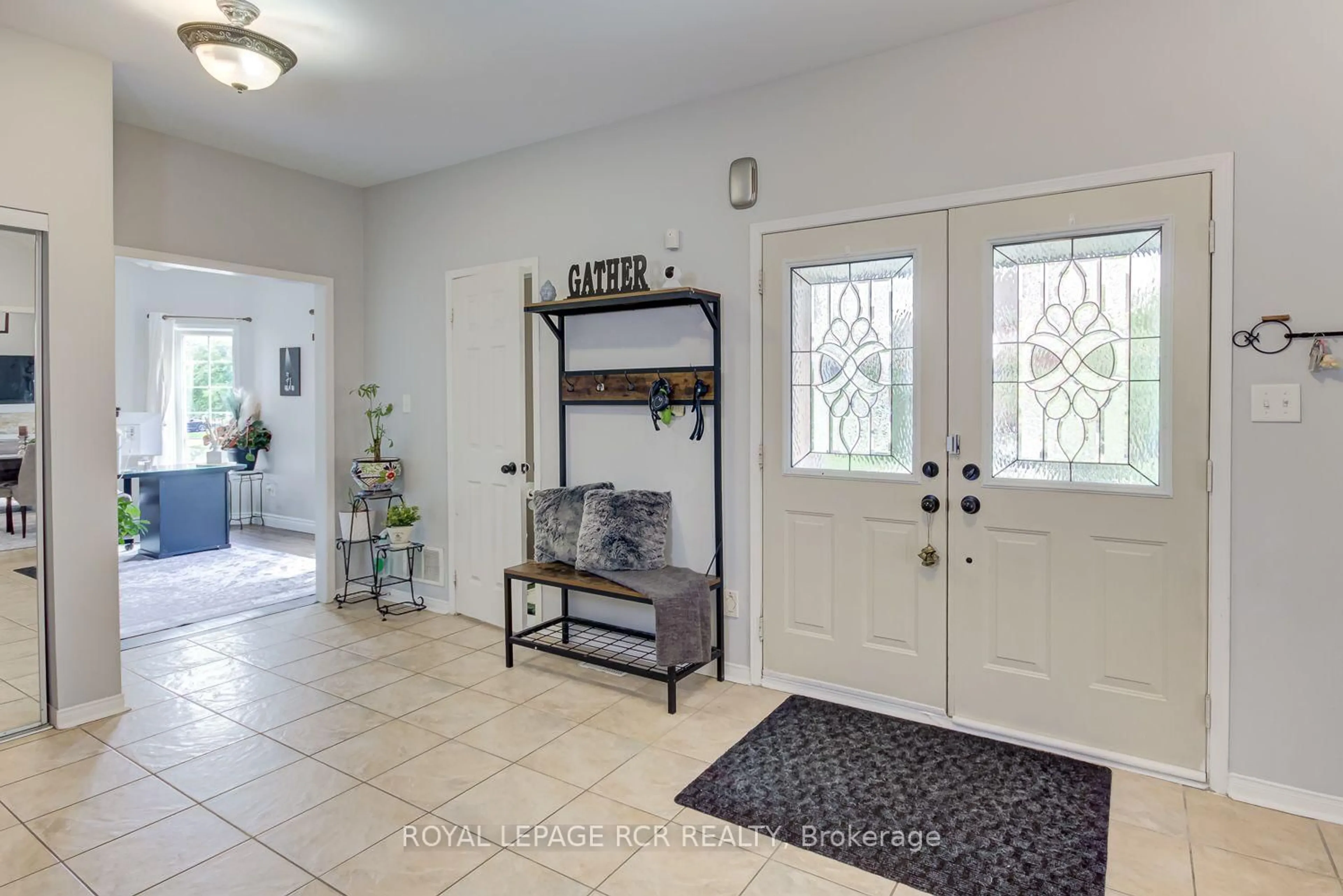 Indoor entryway for 13 Silvervalley Dr, Caledon Ontario L7E 2Y8