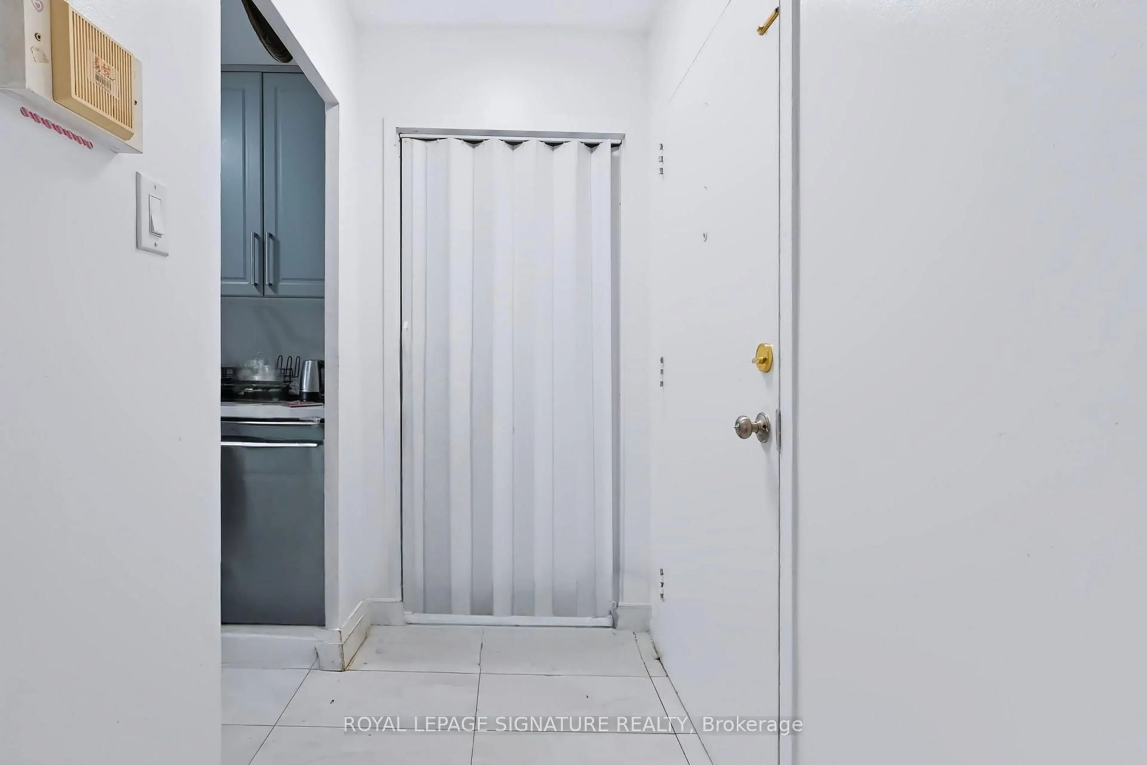 Unknown for 2485 Woking Cres #401, Mississauga Ontario L5K 1Z6