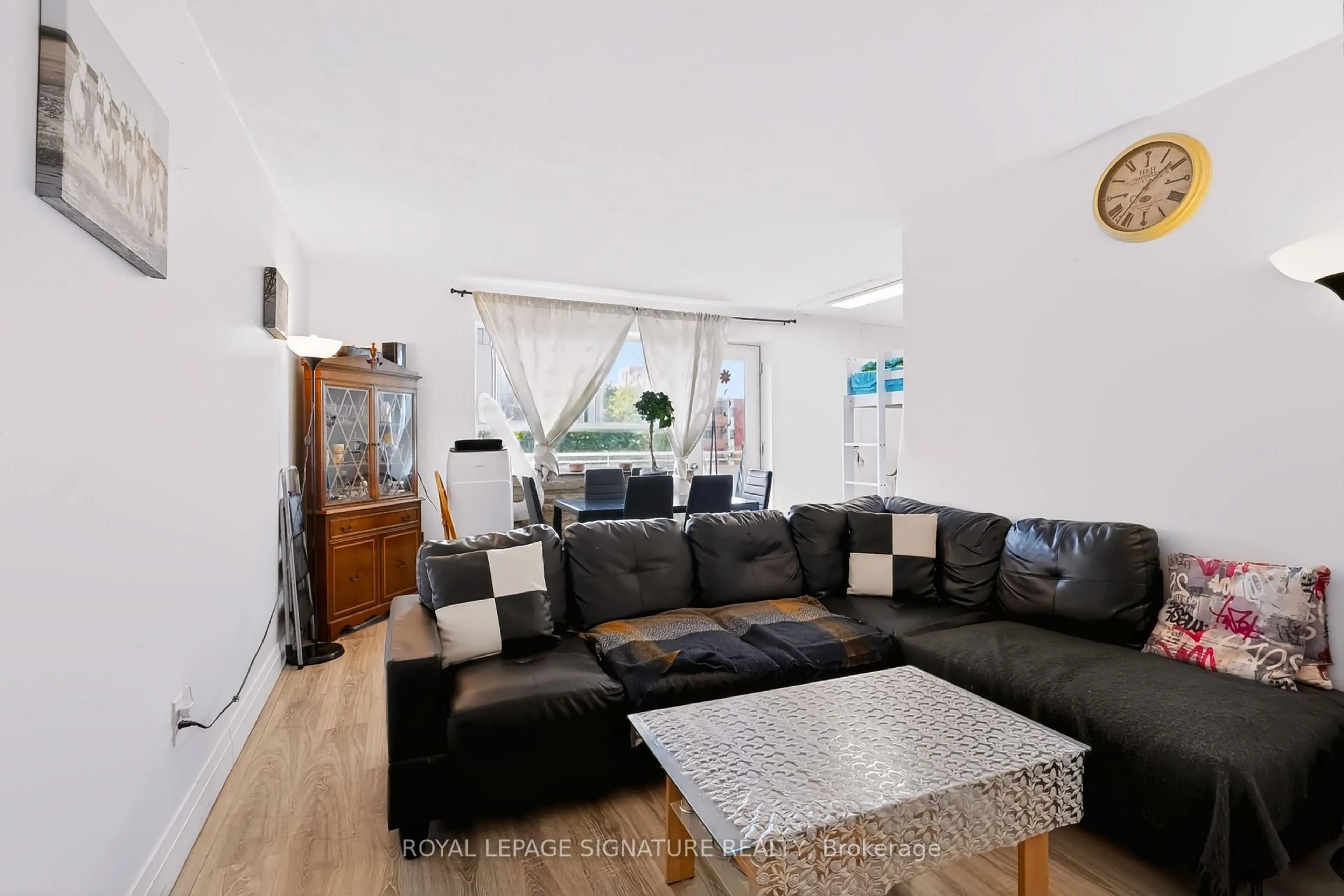 Living room with furniture, unknown for 2485 Woking Cres #401, Mississauga Ontario L5K 1Z6