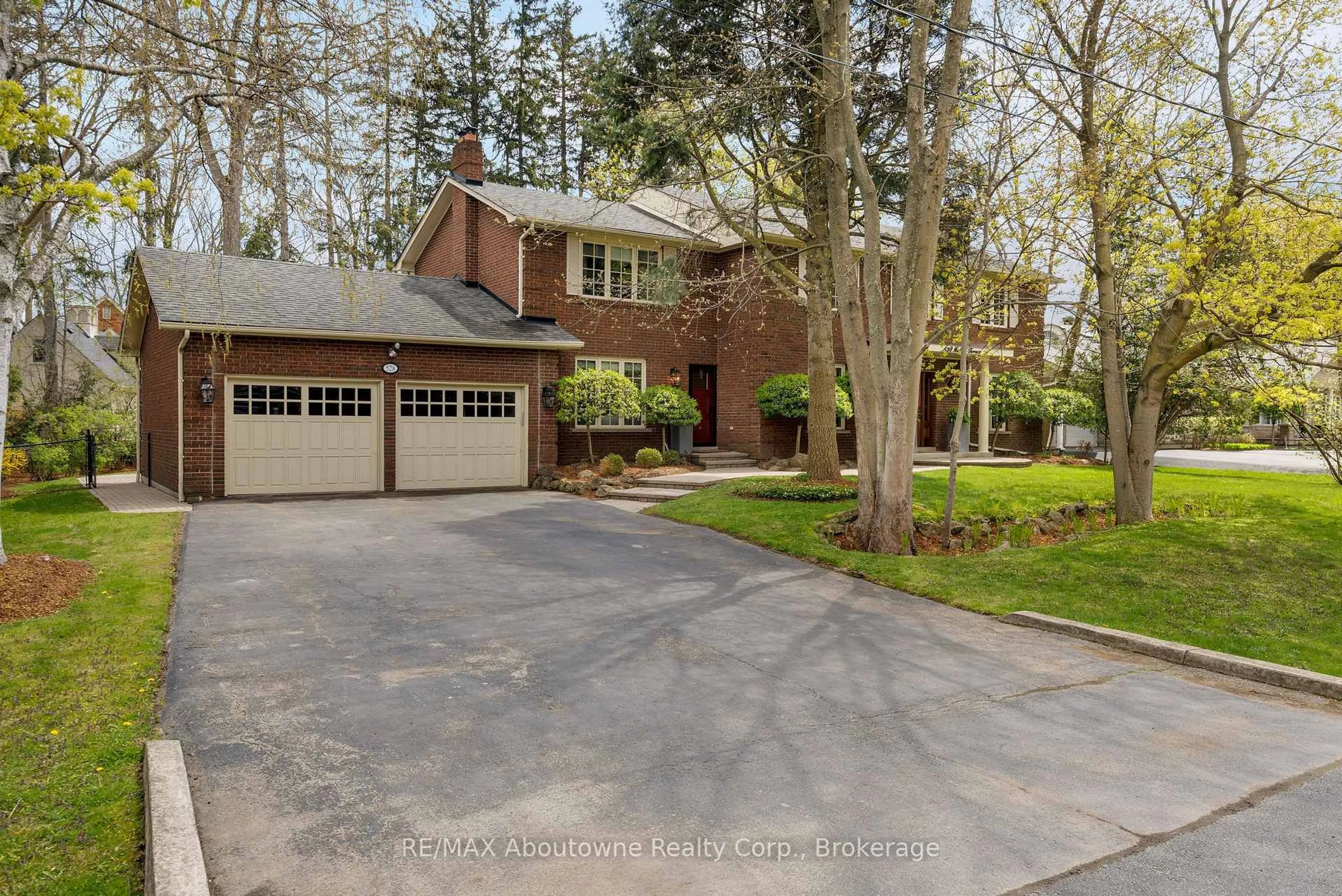 Home with brick exterior material, street for 528 Michael Terr, Oakville Ontario L6J 1V1