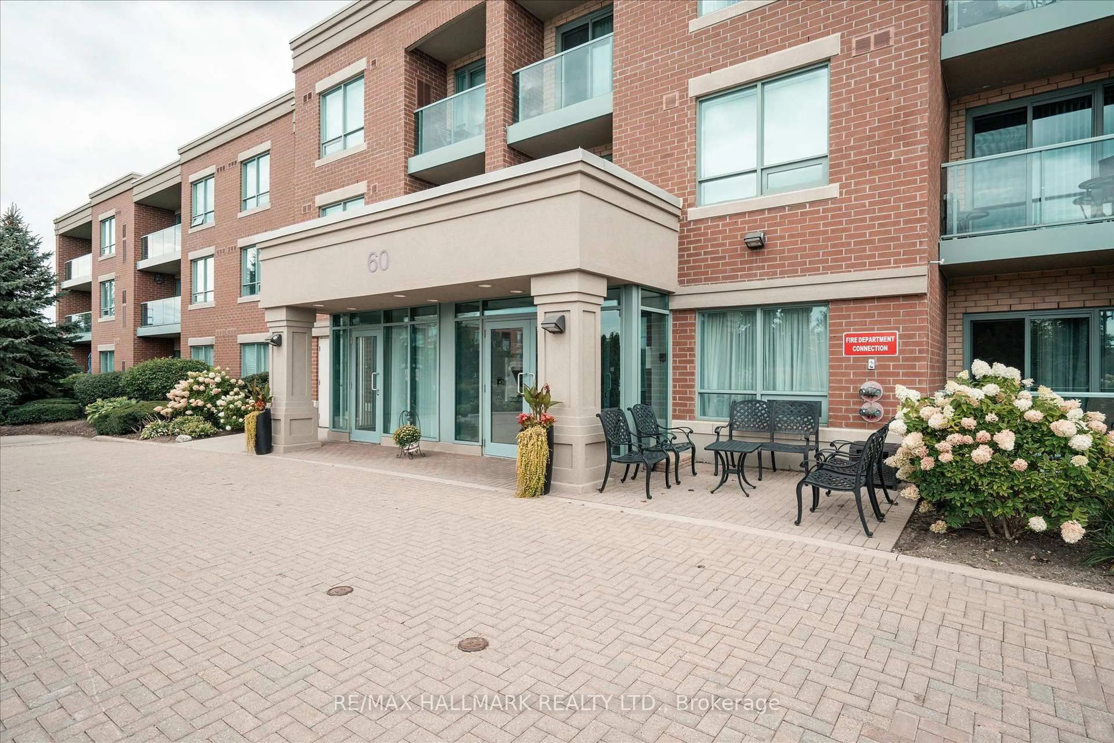 Patio, building for 60 Via Rosedale #316, Brampton Ontario L6P 3X6