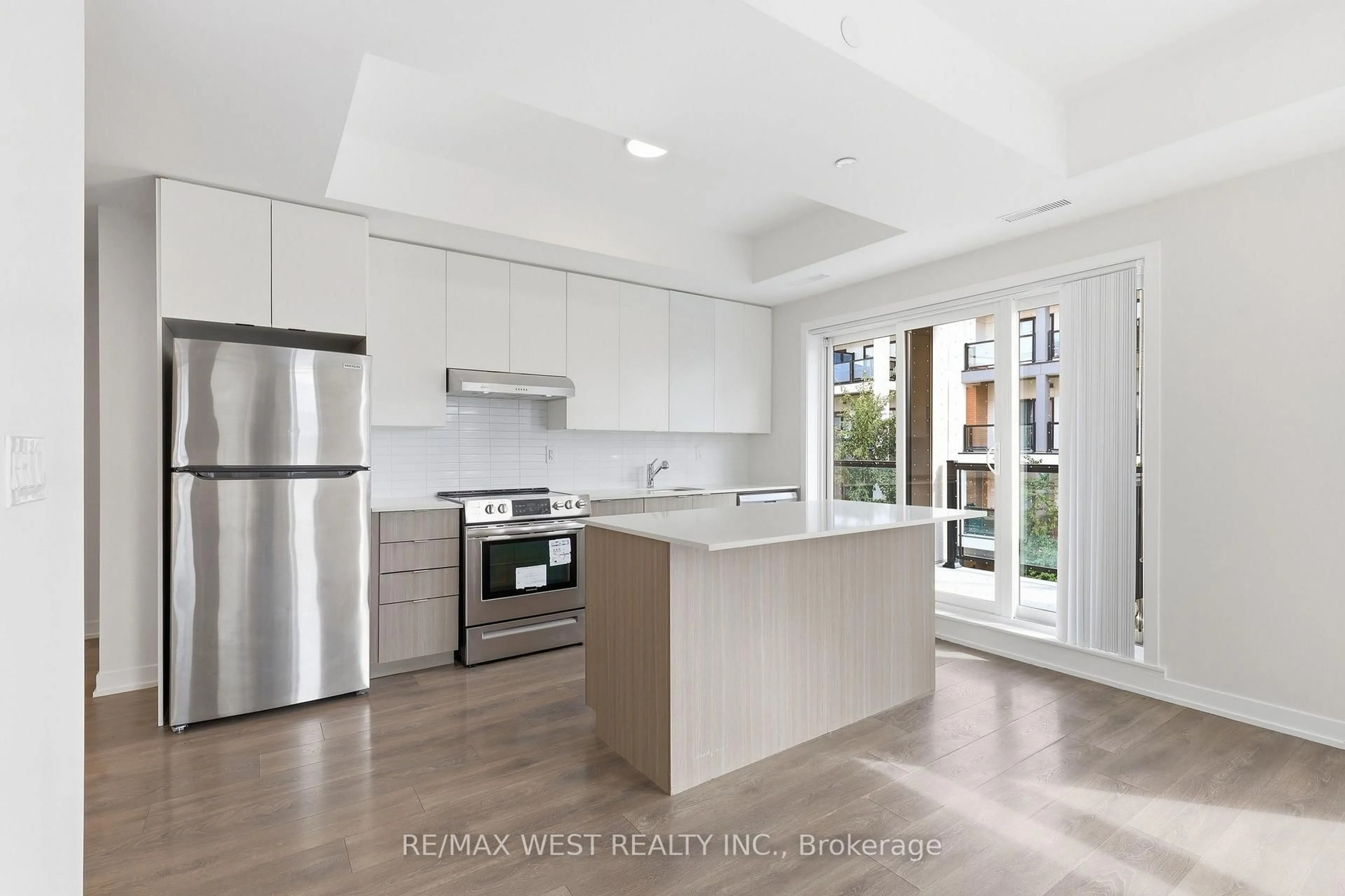 Open concept kitchen, unknown for 130 Canon Jackson Dr #302, Toronto Ontario M6M 2G1