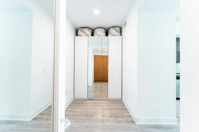 20 Shore Breeze Dr #3206, Toronto 5