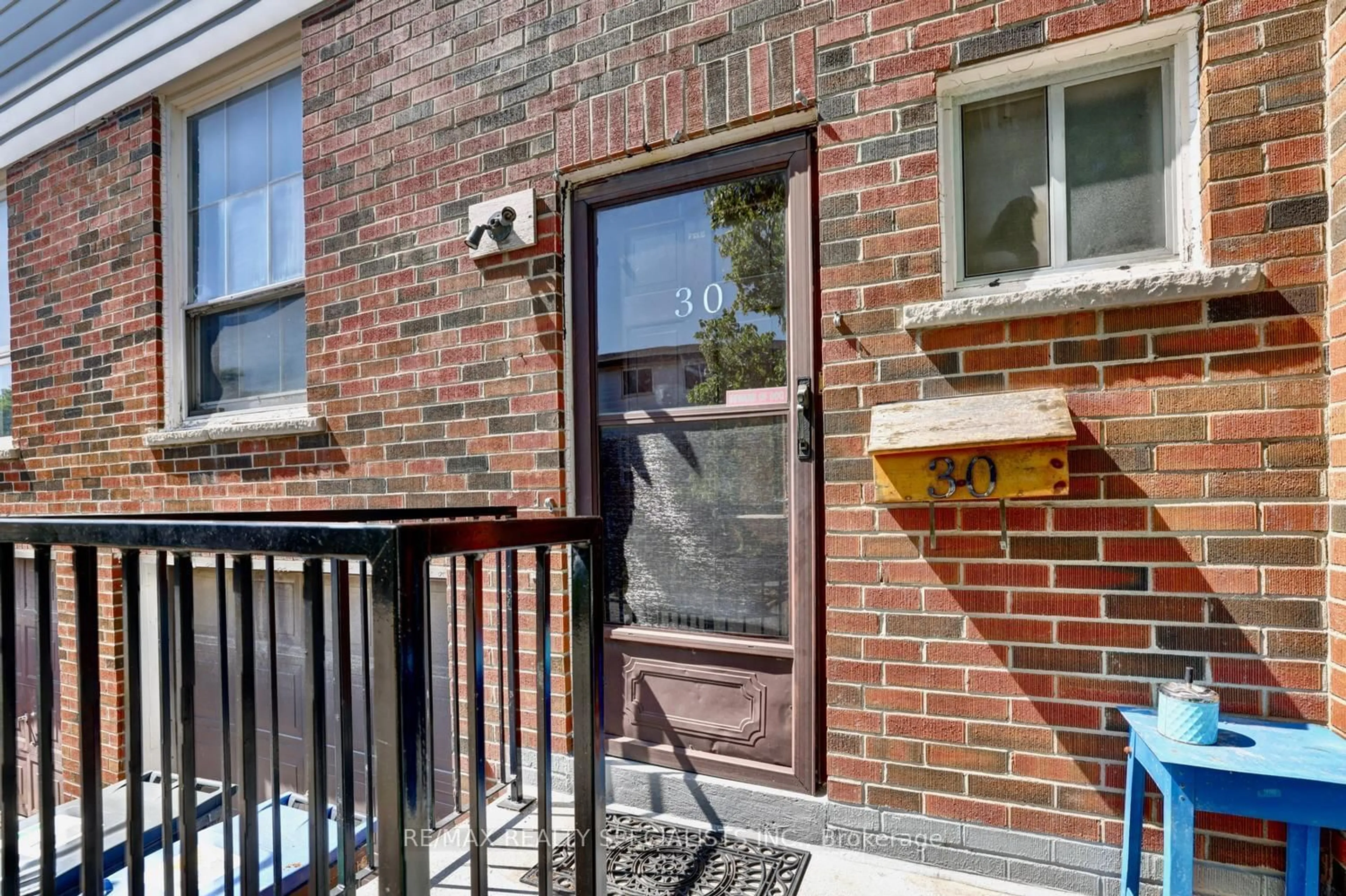 Unknown for 2445 Homelands Dr #30, Mississauga Ontario L5K 2C6