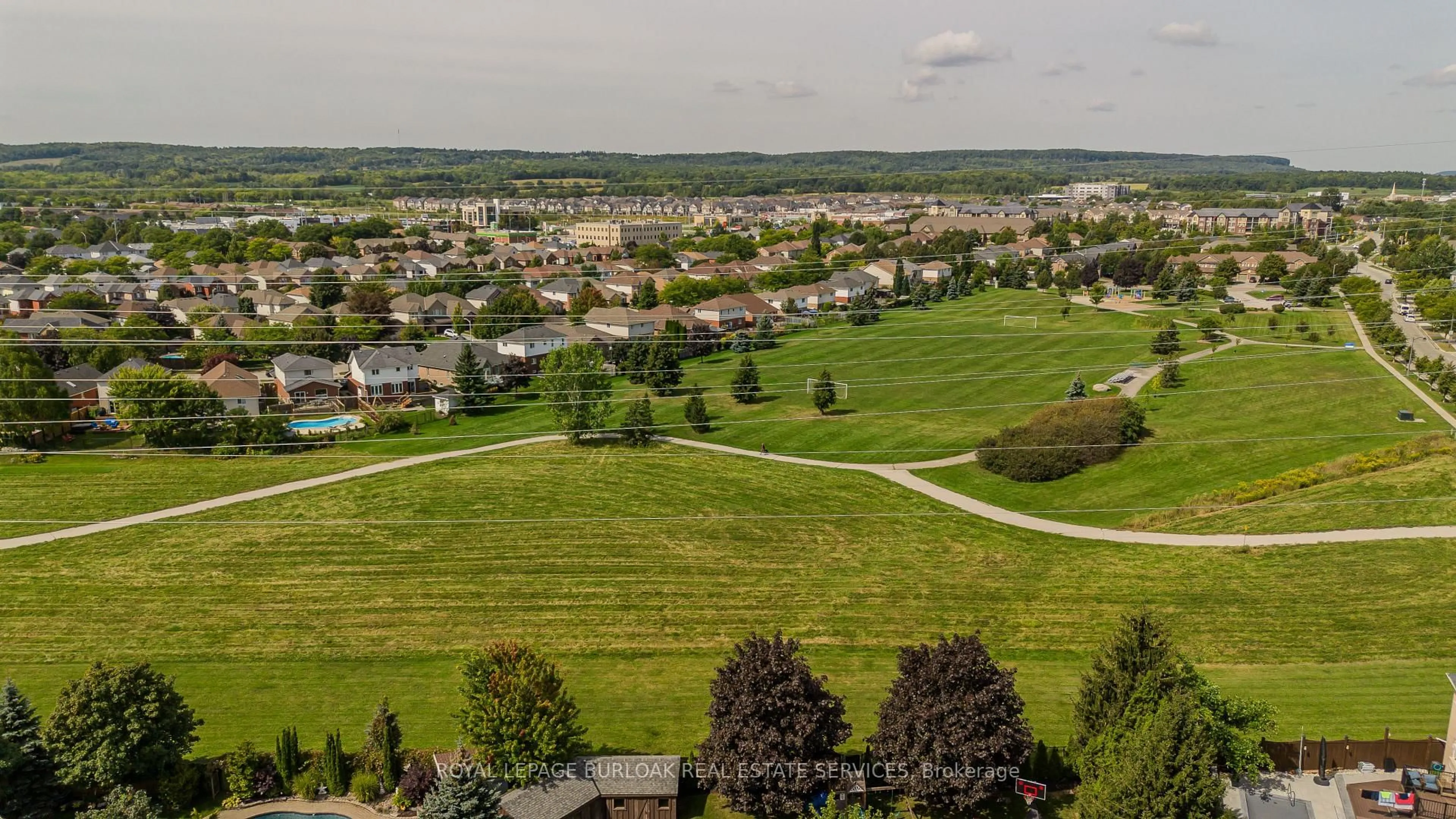A pic from outside/outdoor area/front of a property/back of a property/a pic from drone, unknown for 2194 Berwick Dr, Burlington Ontario L7M 5C3