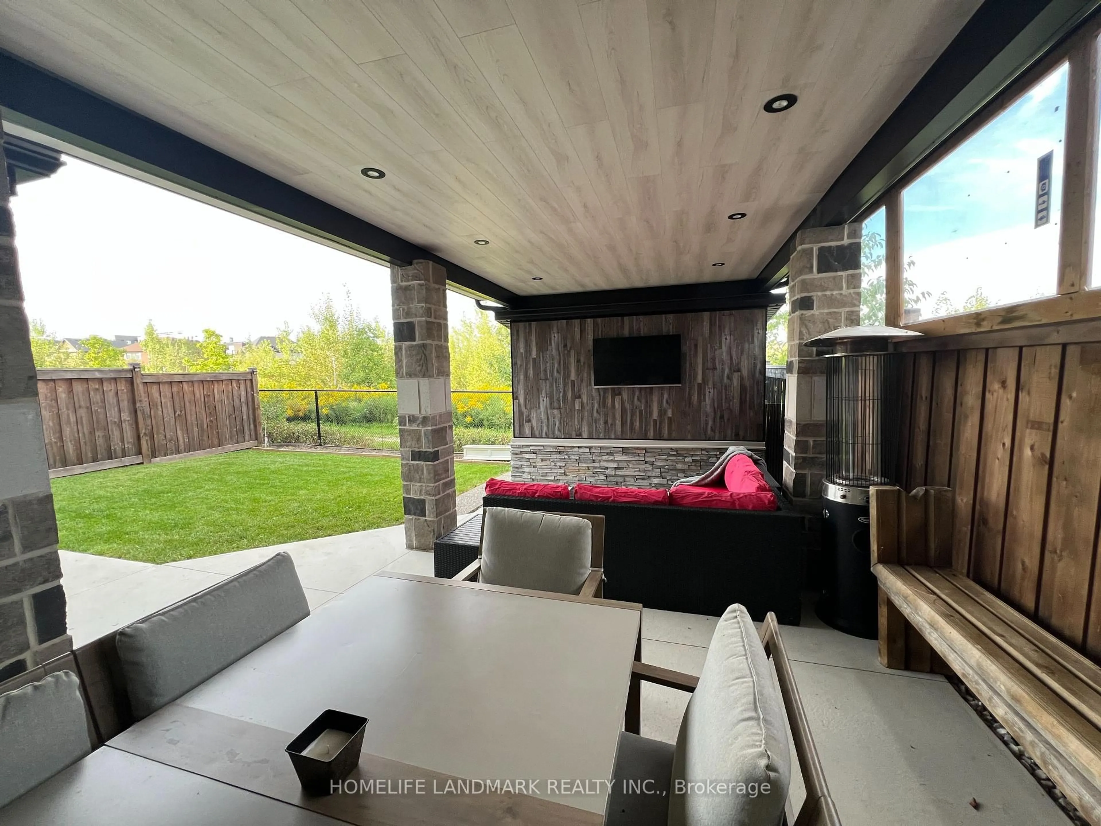 Patio, street for 563 Beam Crt, Milton Ontario L9E 1L4