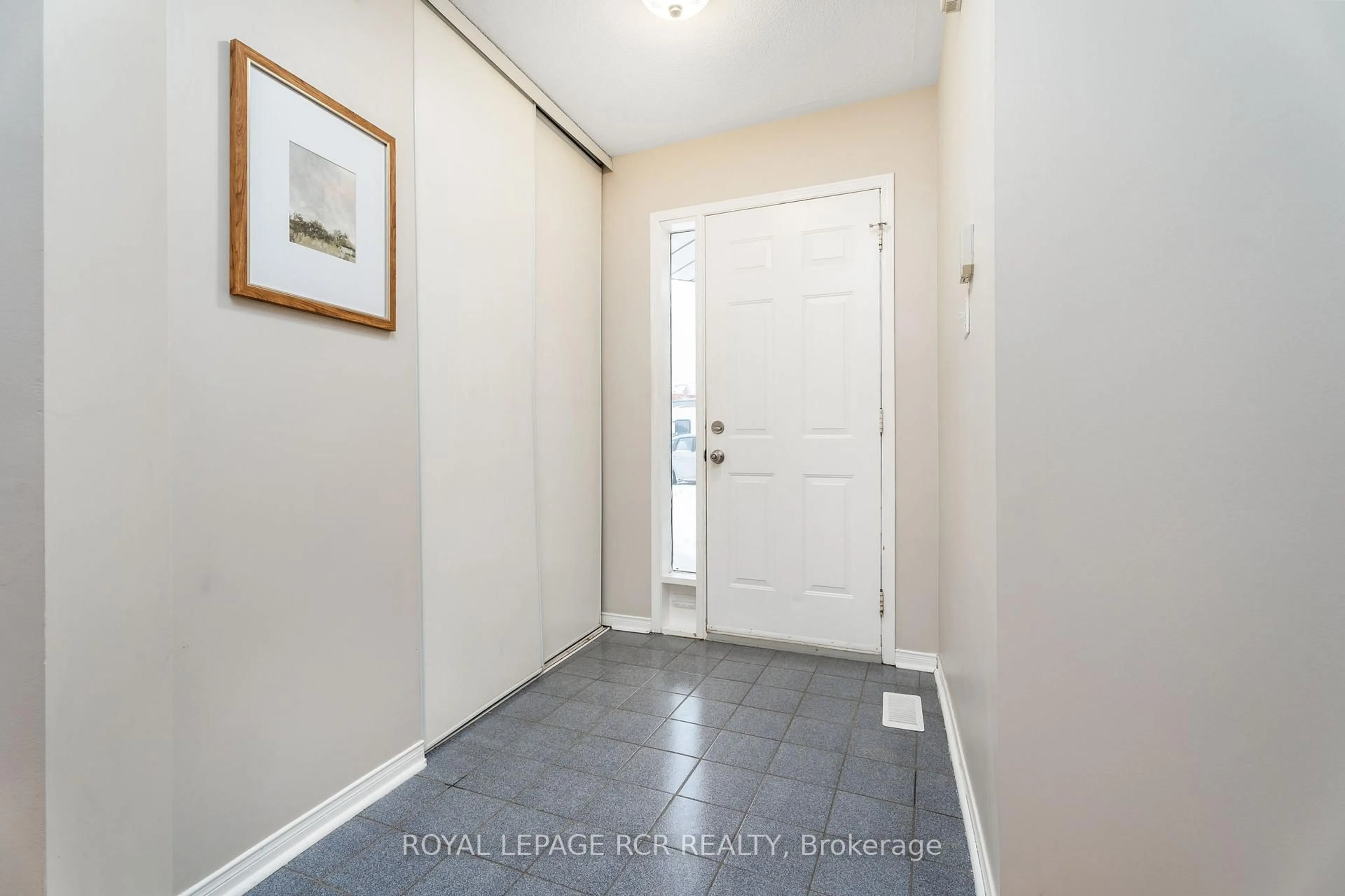Indoor entryway for 234 Howard Cres, Orangeville Ontario L9W 4W6