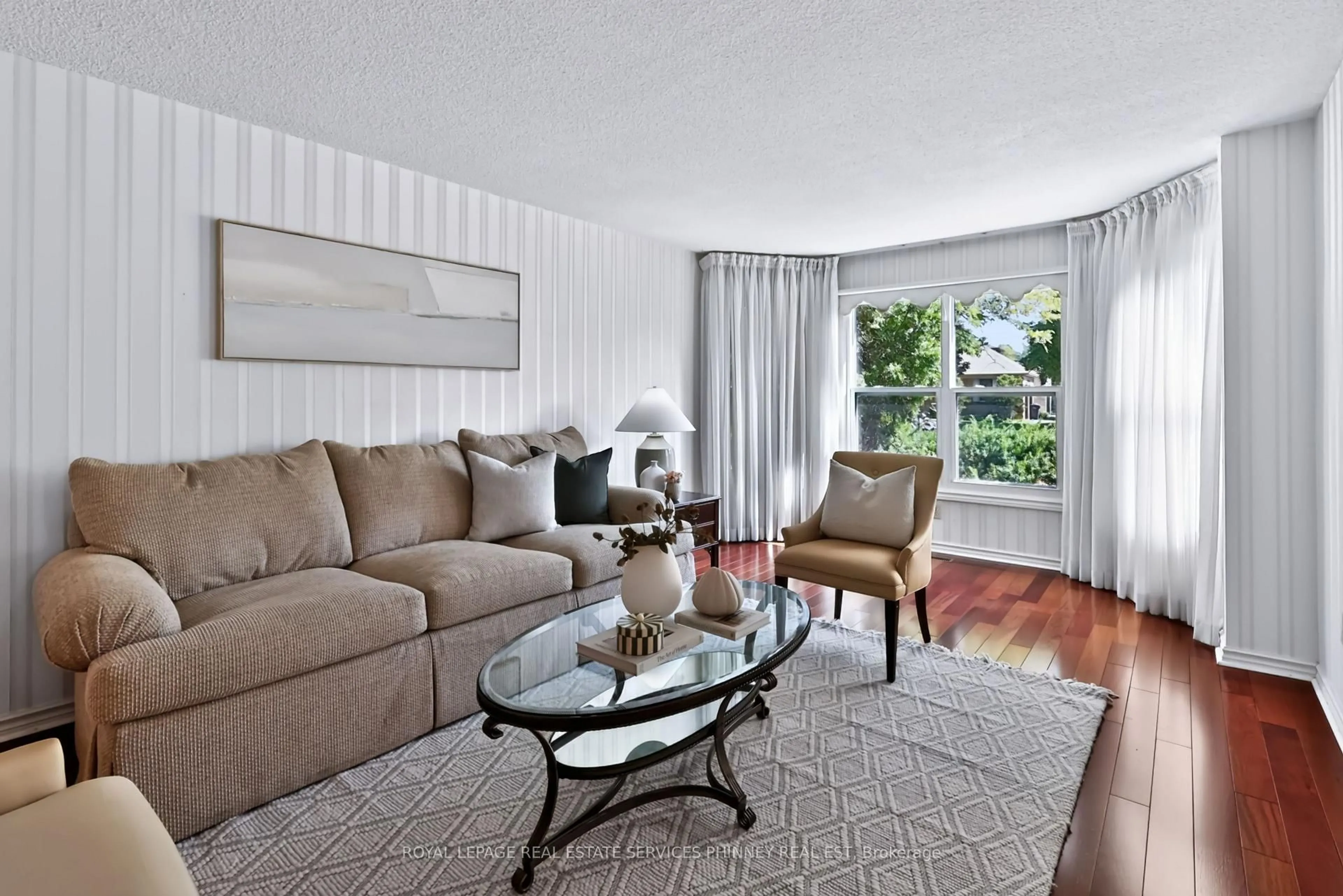 Living room with furniture, unknown for 6036 St. Ives Way, Mississauga Ontario L5N 4M1