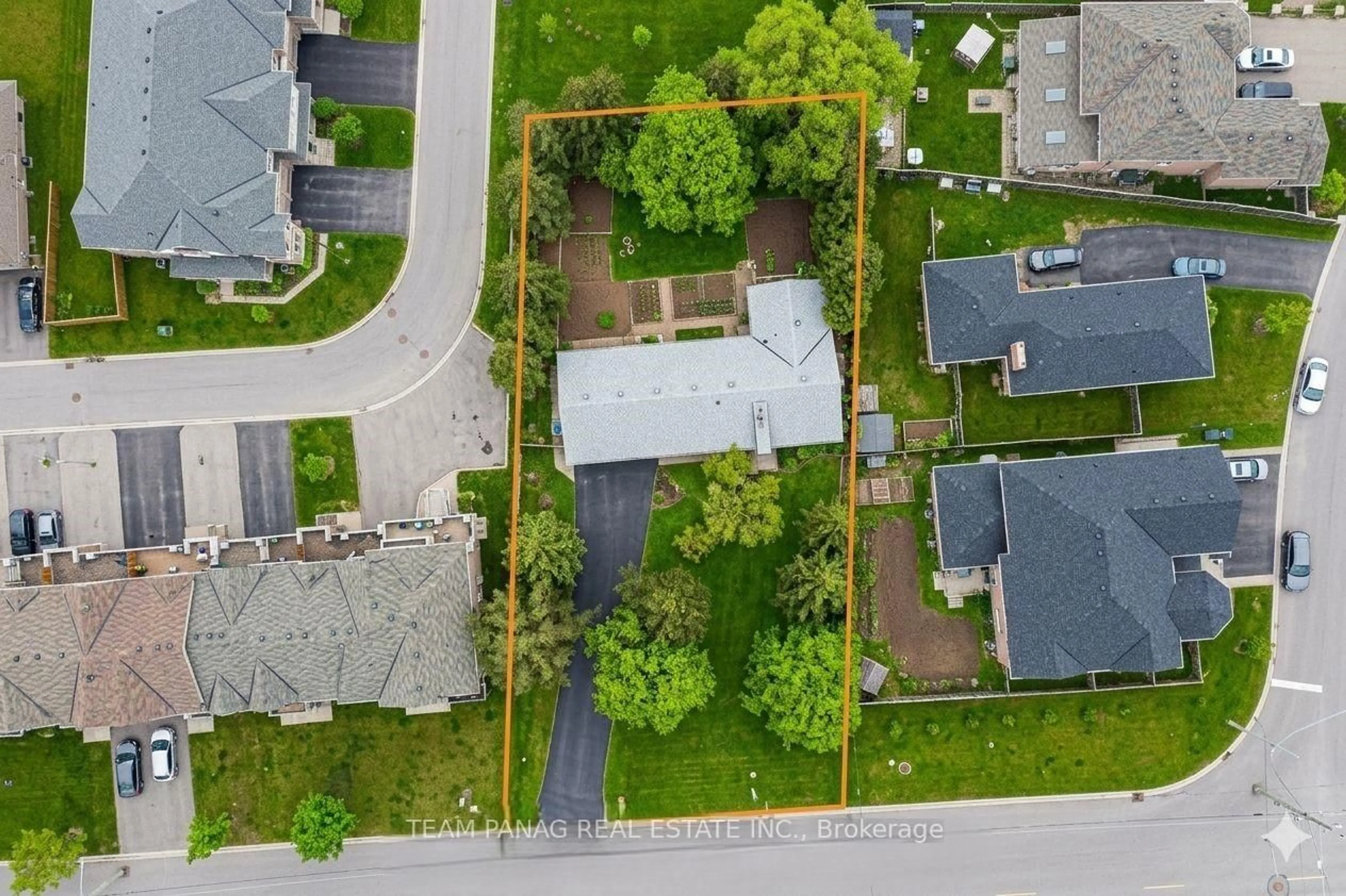 A pic from outside/outdoor area/front of a property/back of a property/a pic from drone, street for 3377 Mayfield Rd, Brampton Ontario L6Z 0A2