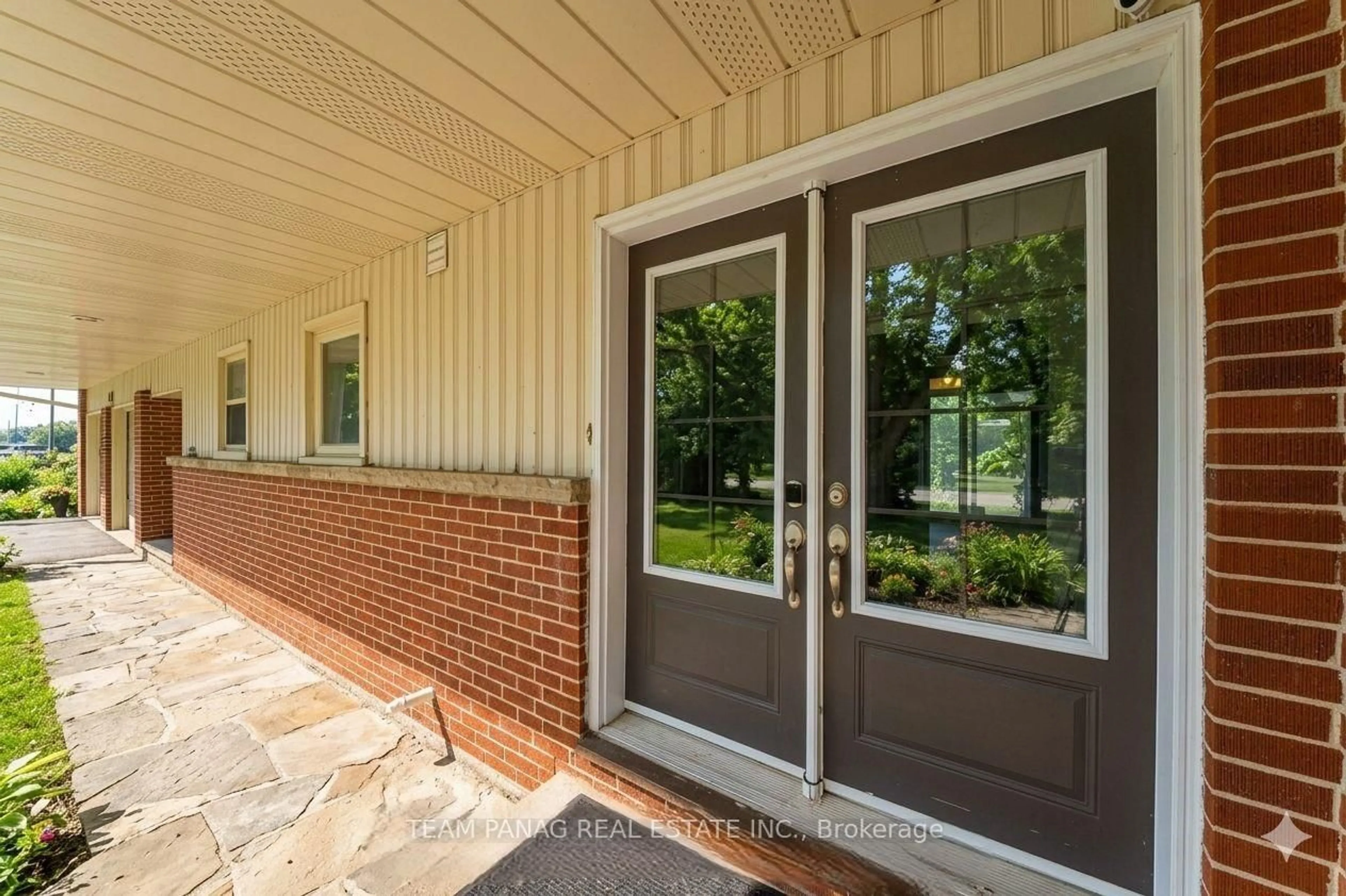 Indoor entryway for 3377 Mayfield Rd, Brampton Ontario L6Z 0A2