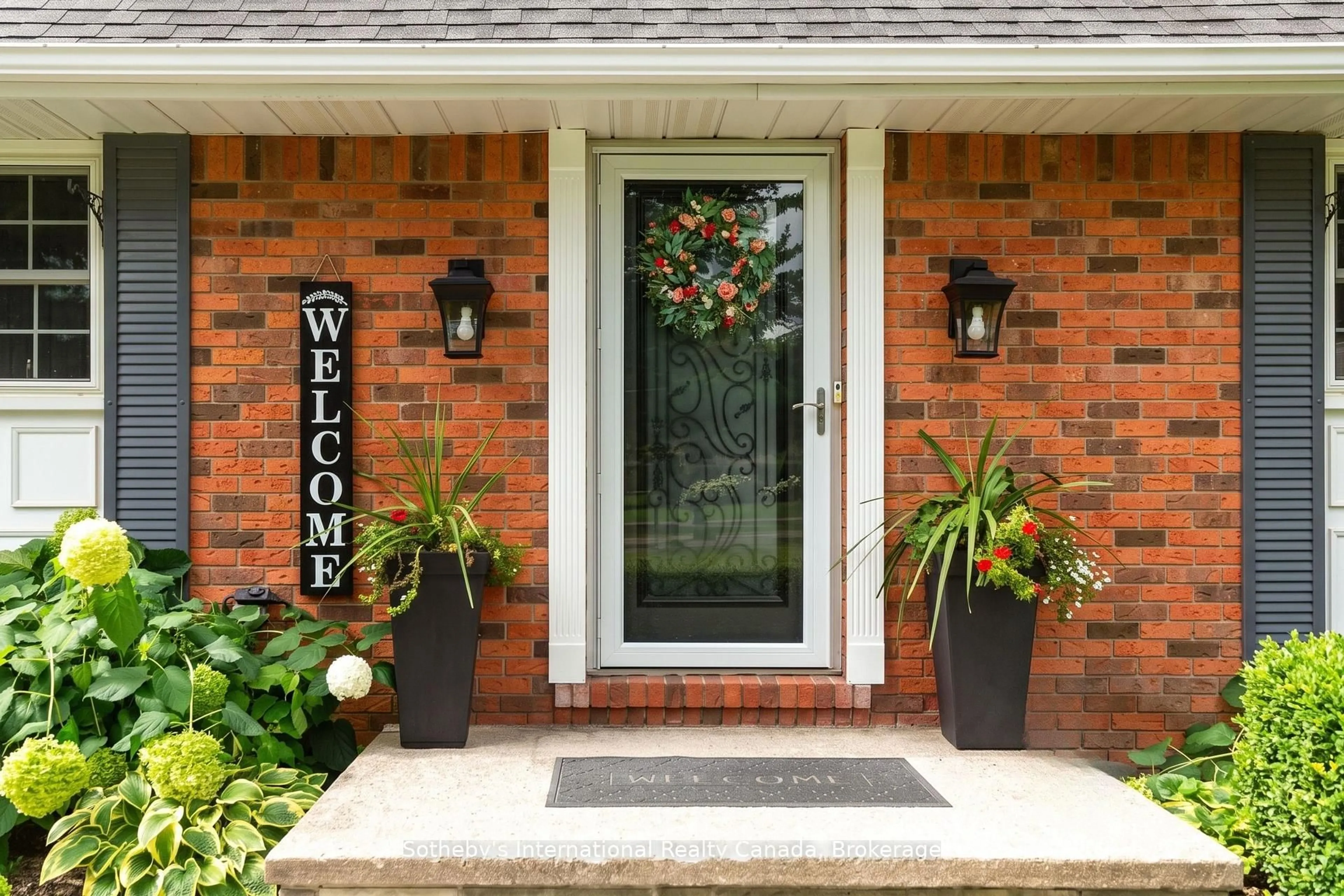 Indoor entryway for 11360 Fifth Line, Halton Hills Ontario L7G 4S6