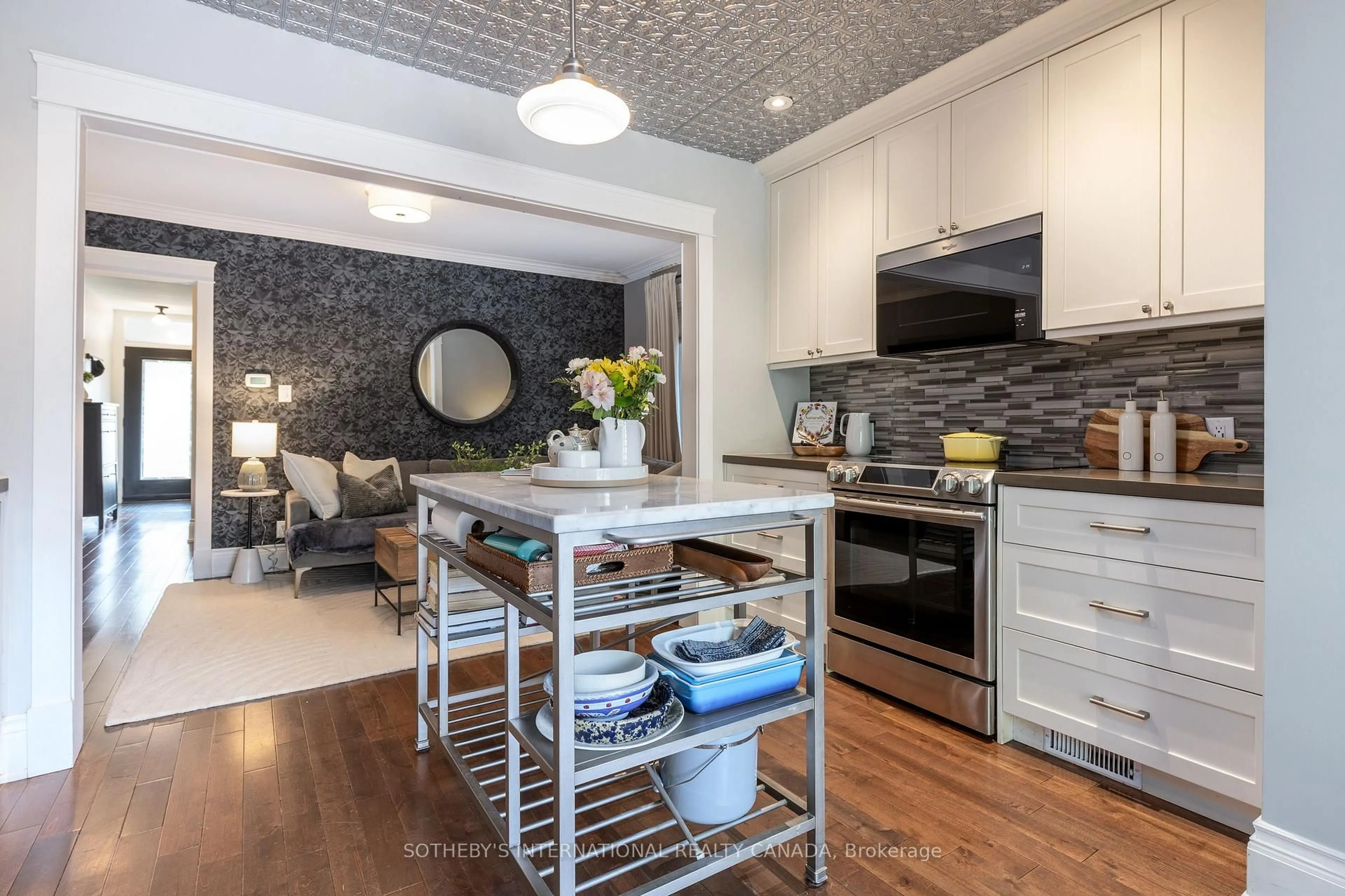 Open concept kitchen, unknown for 2 Rexford Rd, Toronto Ontario M6S 2M3