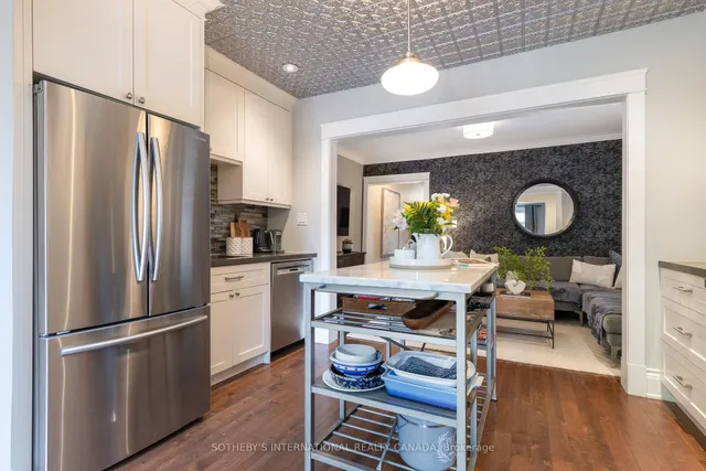 2 Rexford Rd, Toronto 3
