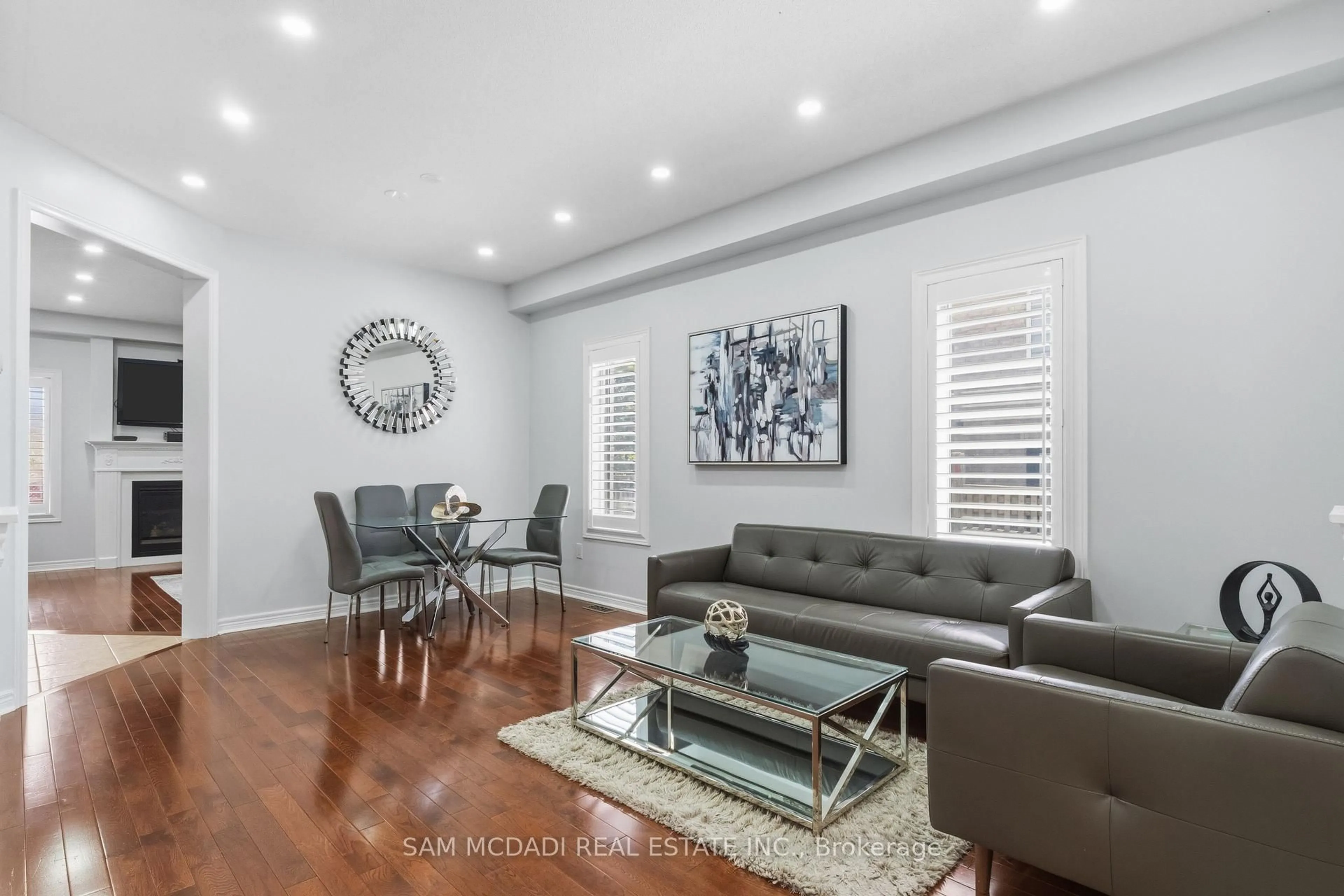 Living room with furniture, unknown for 5604 Doctor Peddle Cres, Mississauga Ontario L5M 0K6