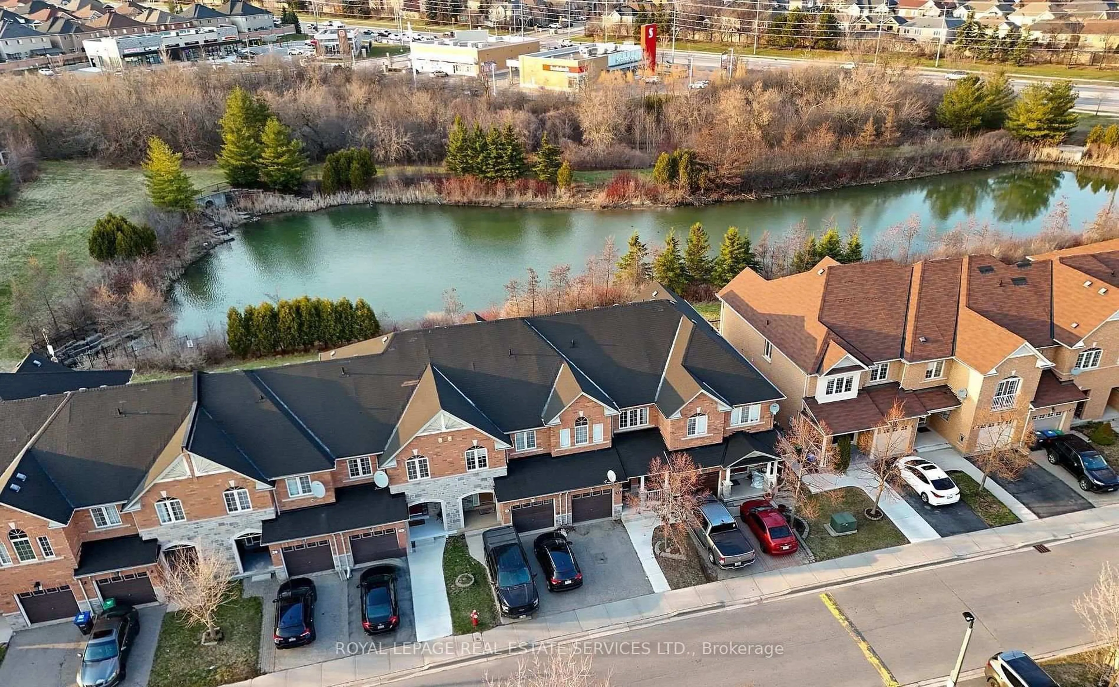 A pic from outside/outdoor area/front of a property/back of a property/a pic from drone, water/lake/river/ocean view for 26 Bay Breeze Dr, Brampton Ontario L6R 0M1
