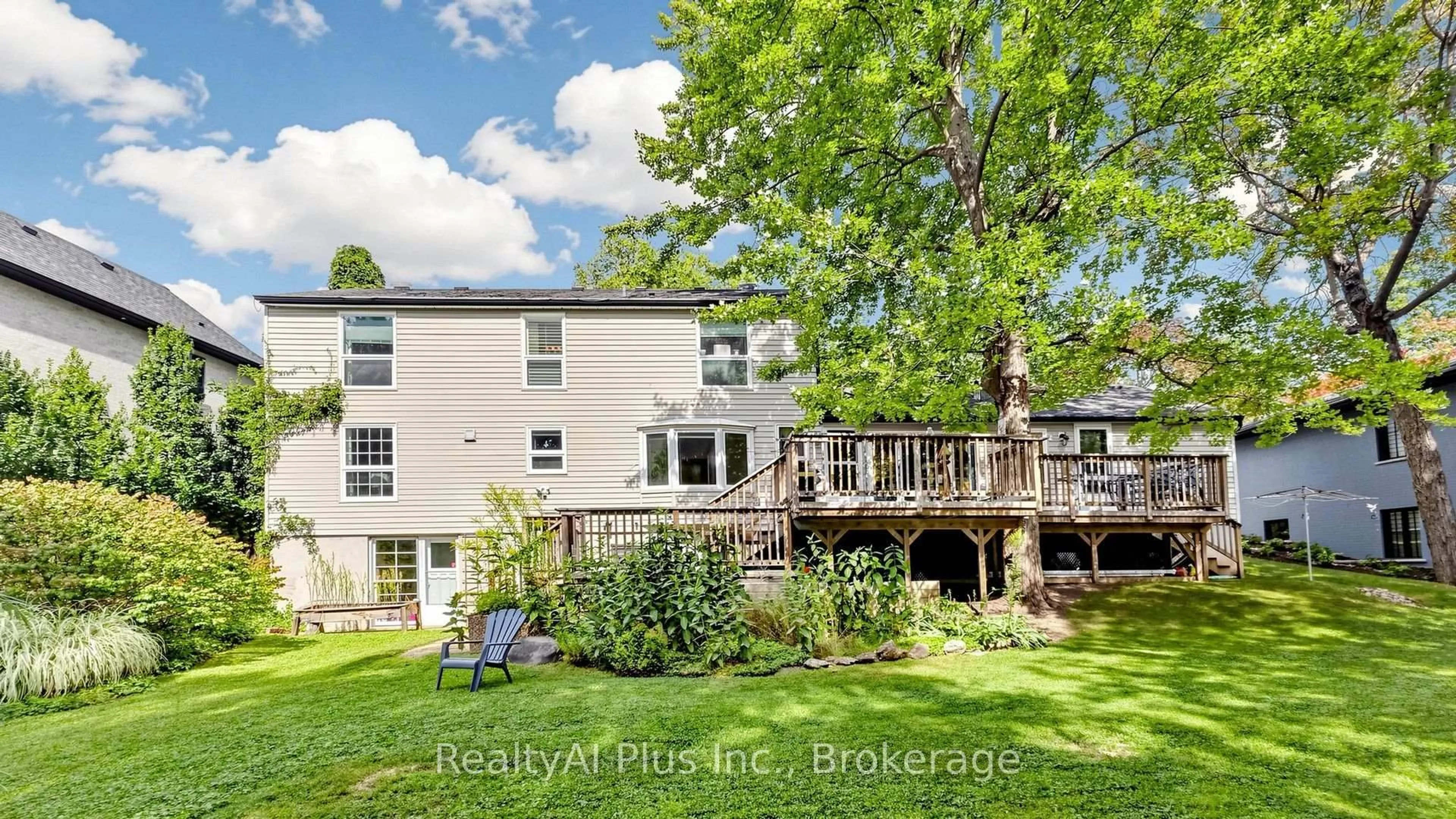 A pic from outside/outdoor area/front of a property/back of a property/a pic from drone, unknown for 1438 Birchwood Dr, Mississauga Ontario L5J 1T2