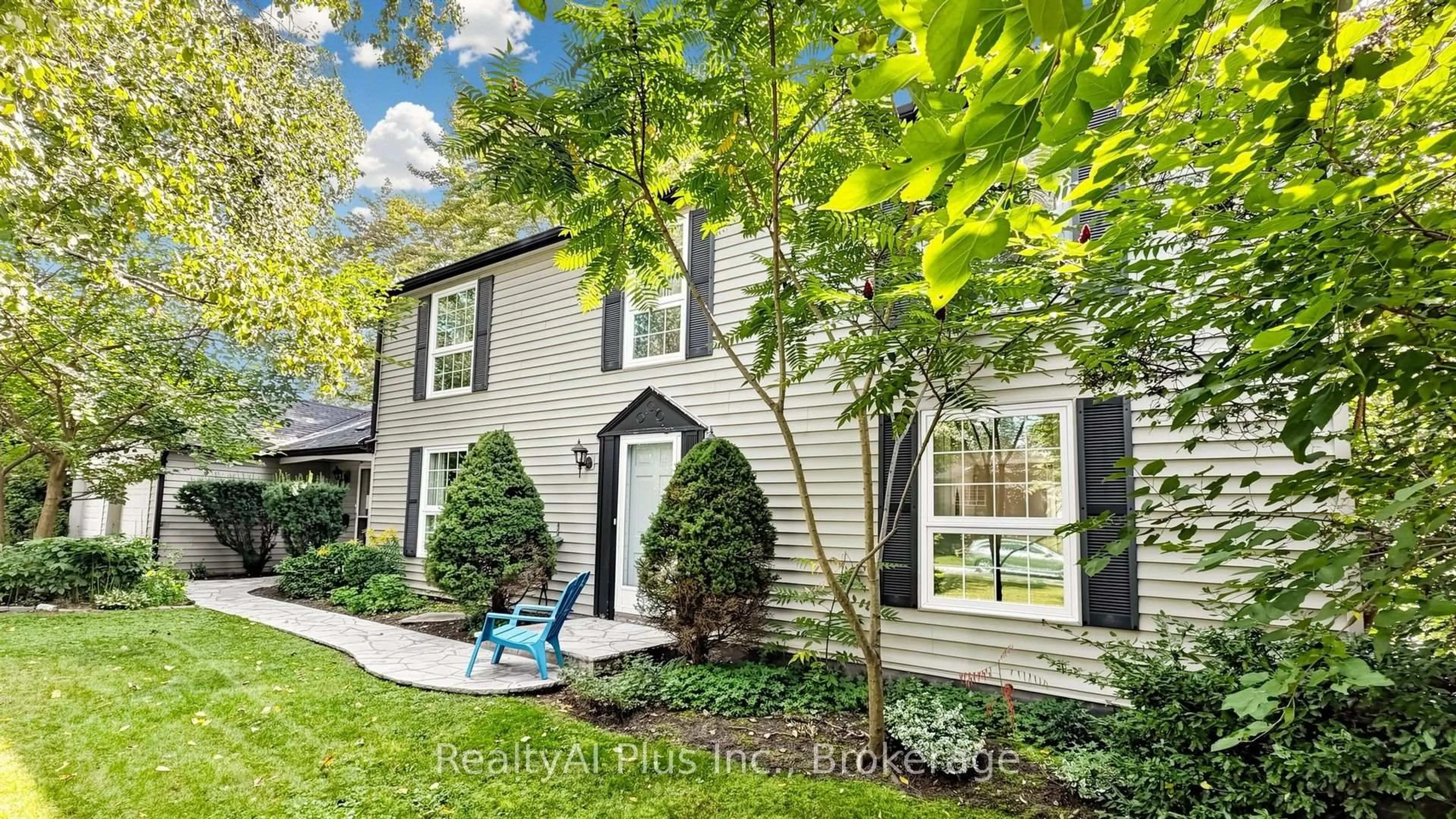 Home with vinyl exterior material, street for 1438 Birchwood Dr, Mississauga Ontario L5J 1T2