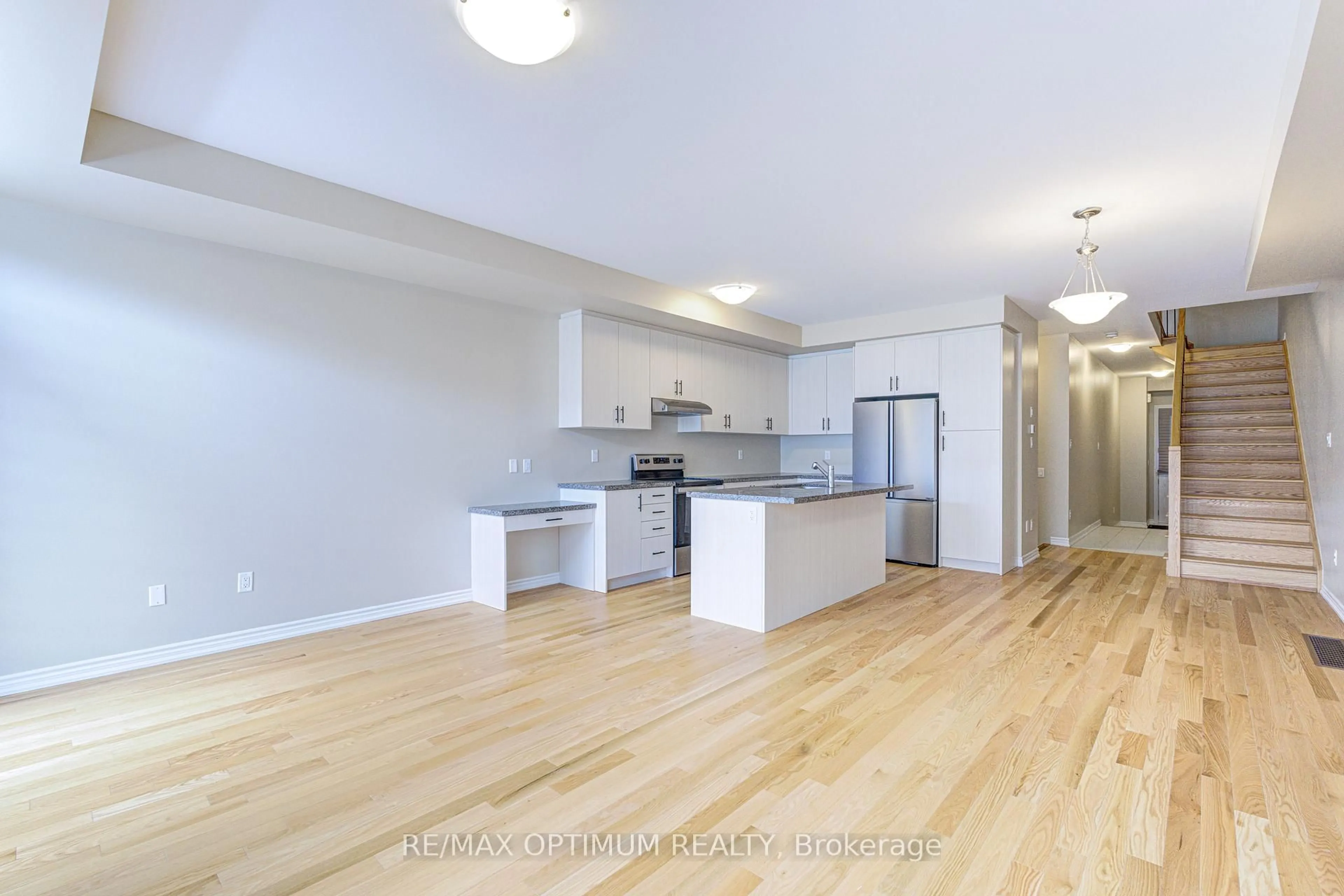 Open concept kitchen, wood/laminate floor for 1420 Oakmont Common, Burlington Ontario L7P 0V8
