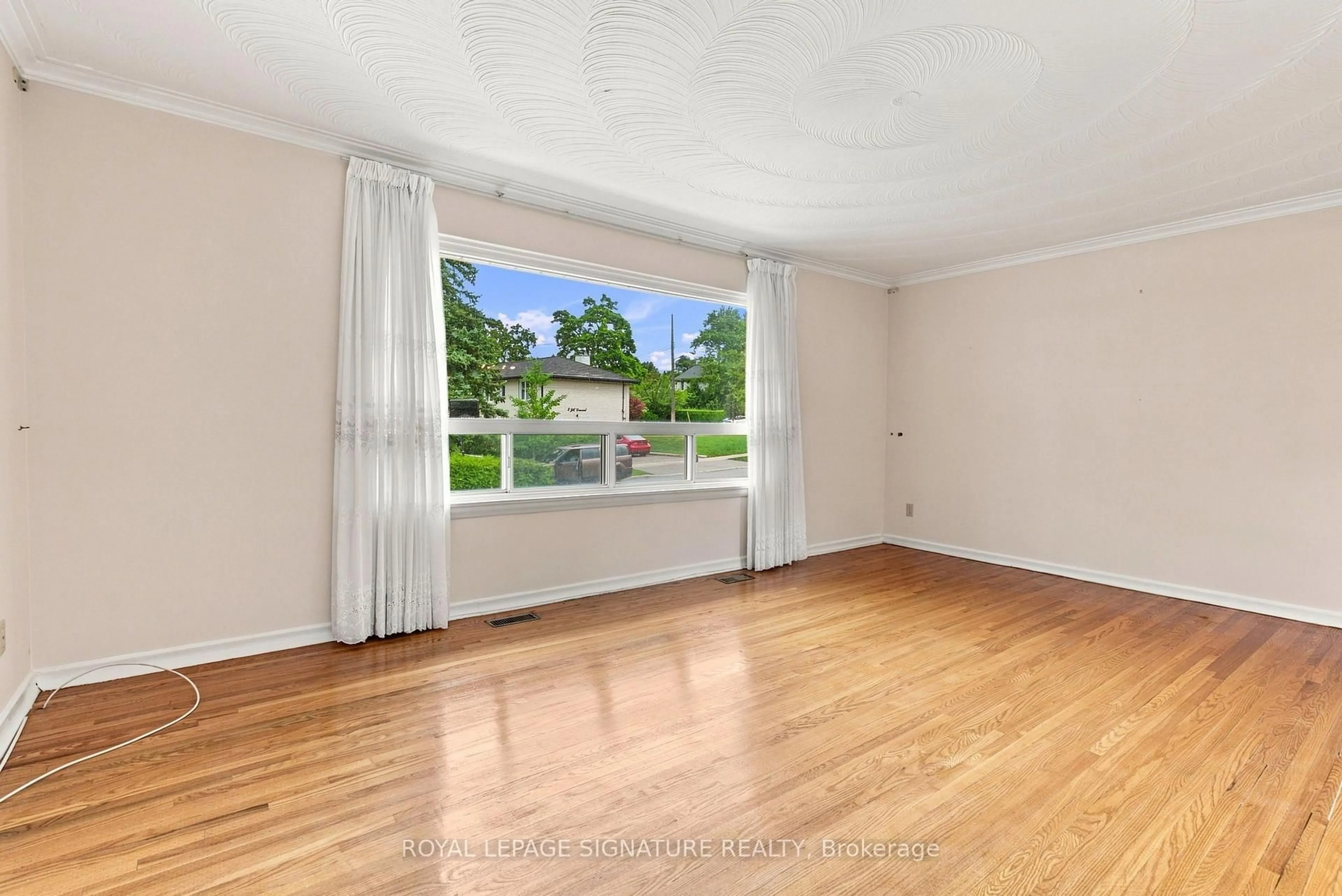 A pic of a room for 1 Dalegrove Cres, Toronto Ontario M9B 6A5