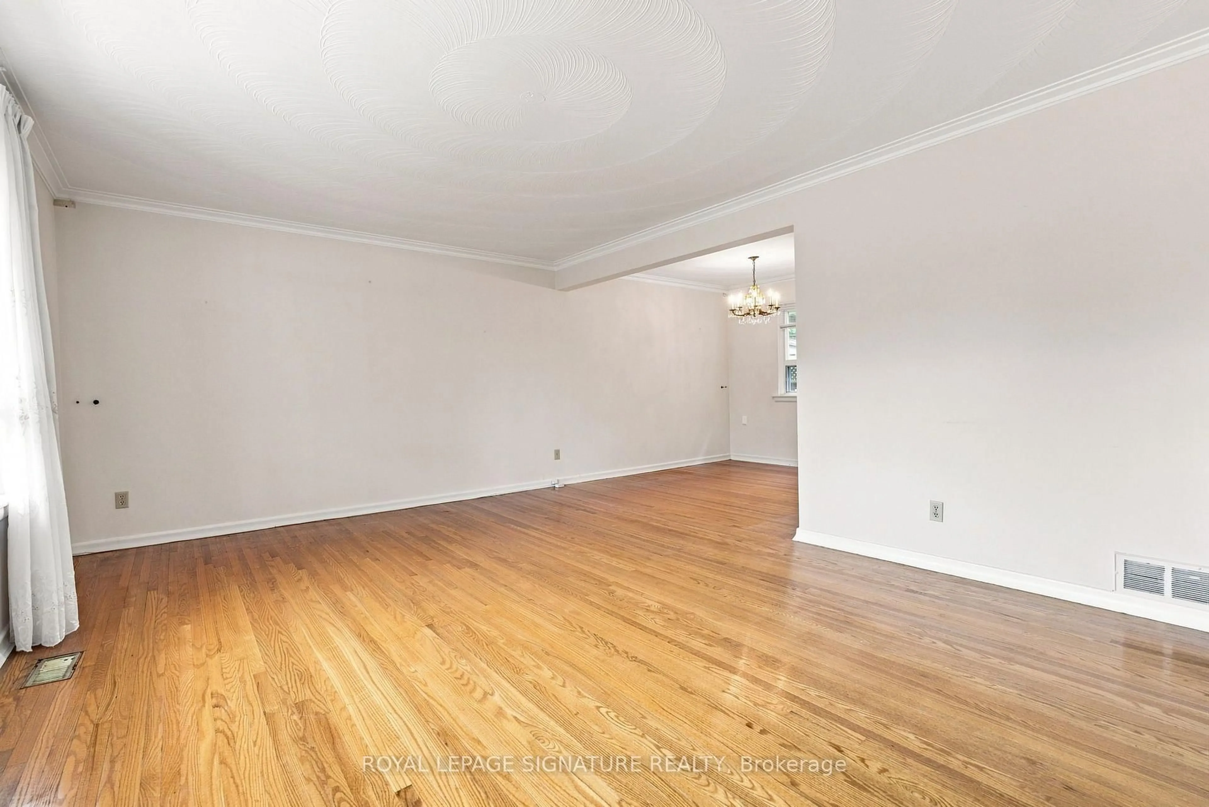 A pic of a room for 1 Dalegrove Cres, Toronto Ontario M9B 6A5