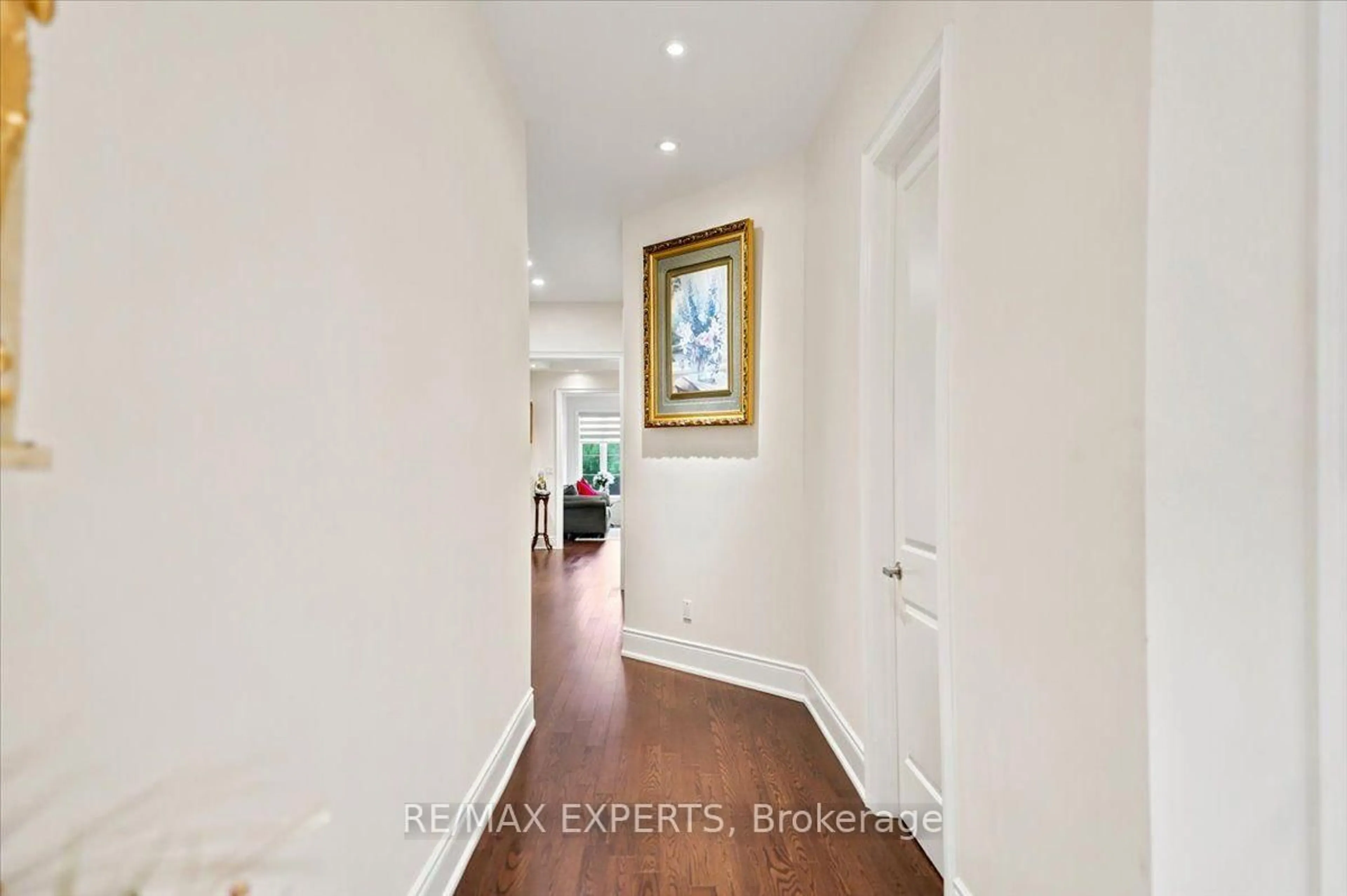 Indoor entryway for 30 Midmorning Rd, Brampton Ontario L1R 0N8