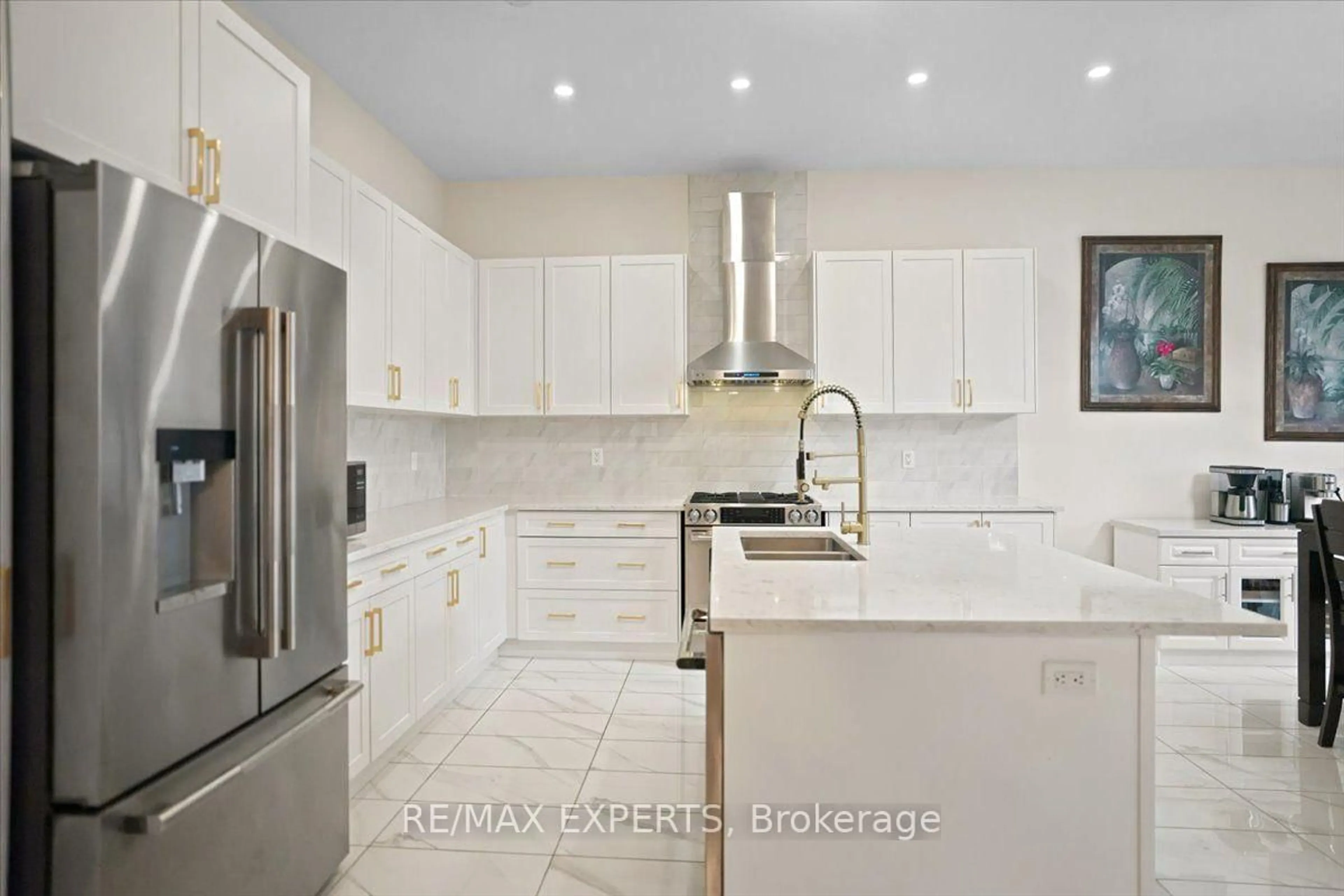 Contemporary kitchen, ceramic/tile floor for 30 Midmorning Rd, Brampton Ontario L1R 0N8