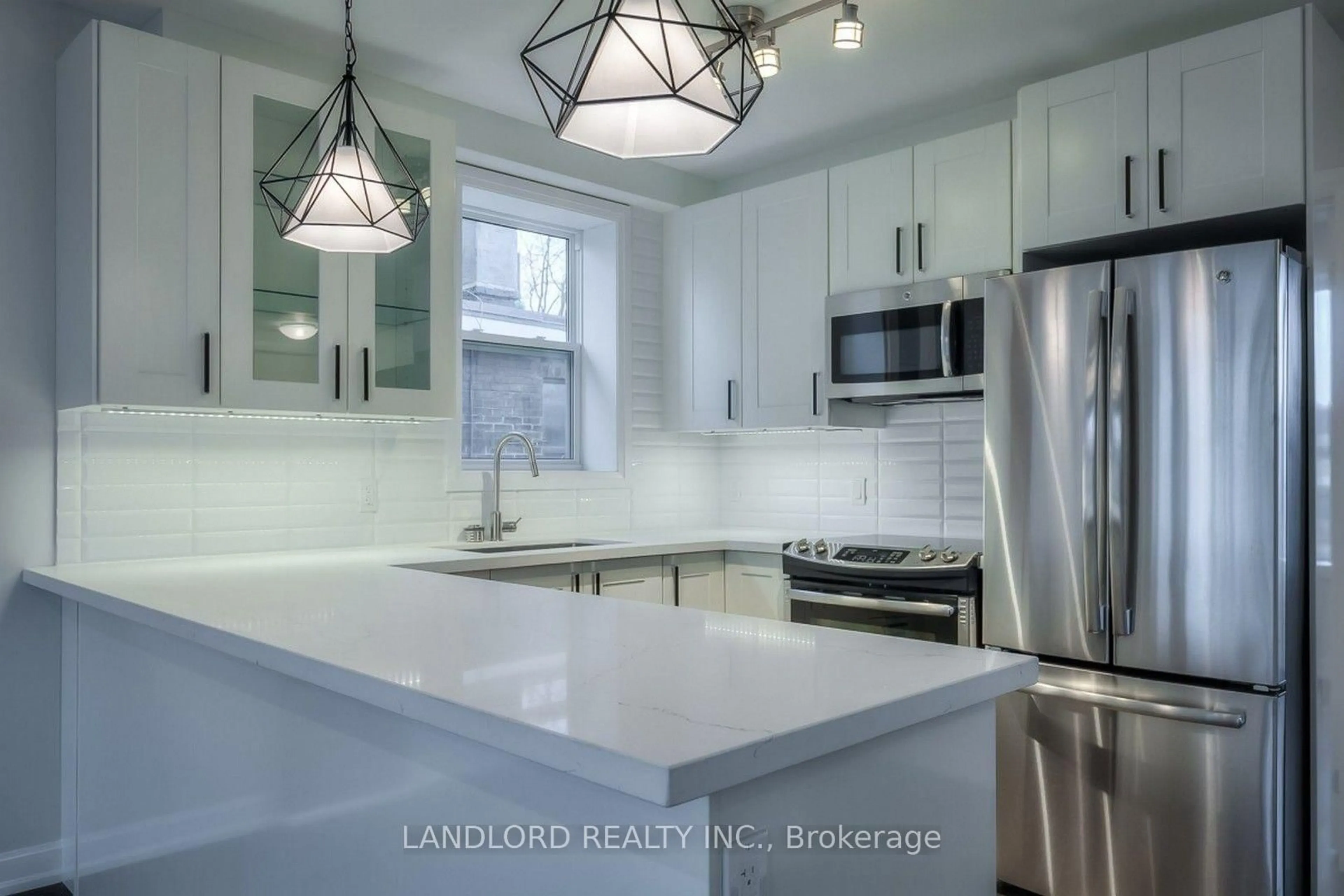 Open concept kitchen, ceramic/tile floor for 82 Parkway Ave, Toronto Ontario M6R 1T5