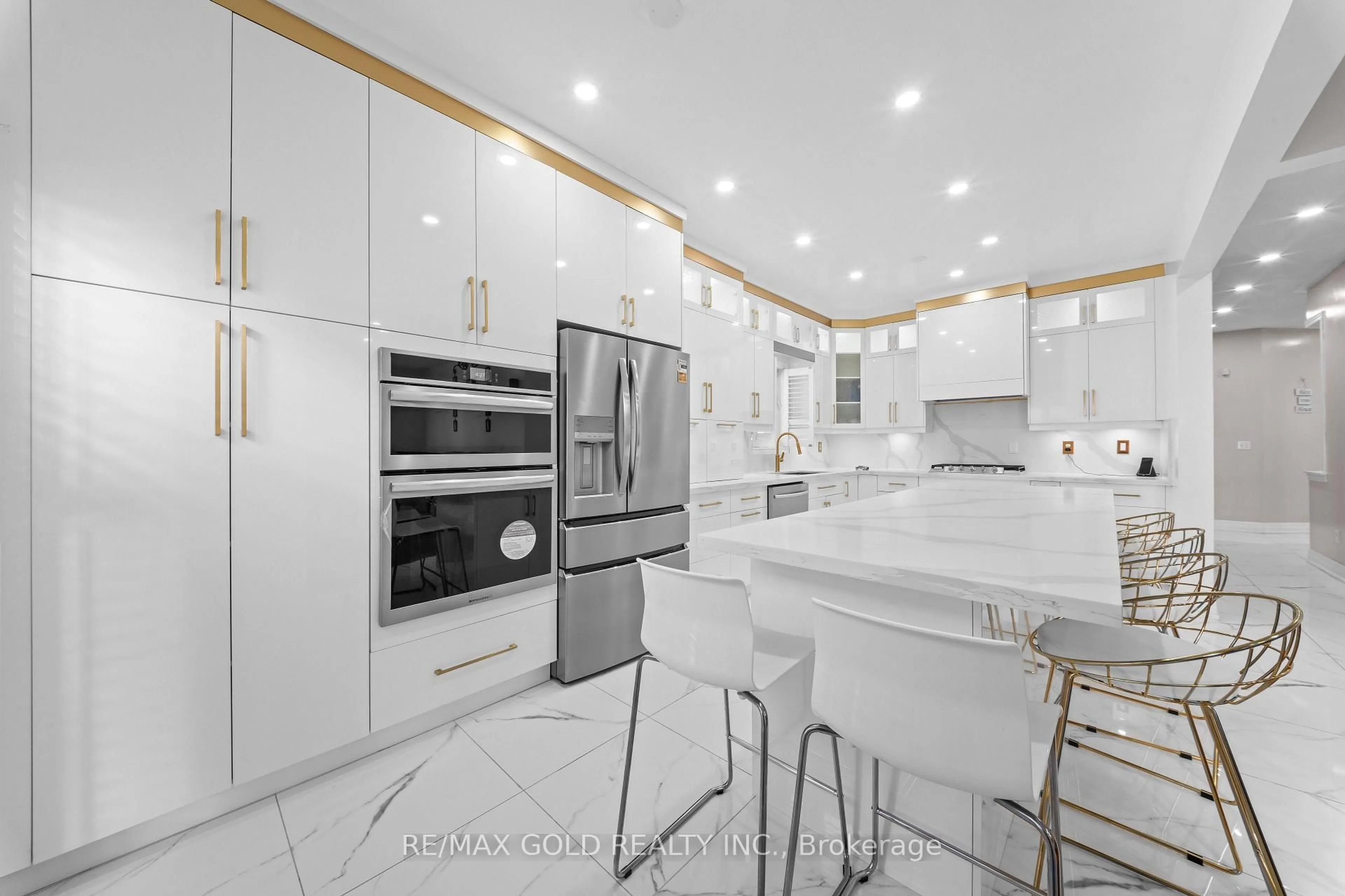 Contemporary kitchen, ceramic/tile floor for 19 Attview Cres, Brampton Ontario L6P 2R5