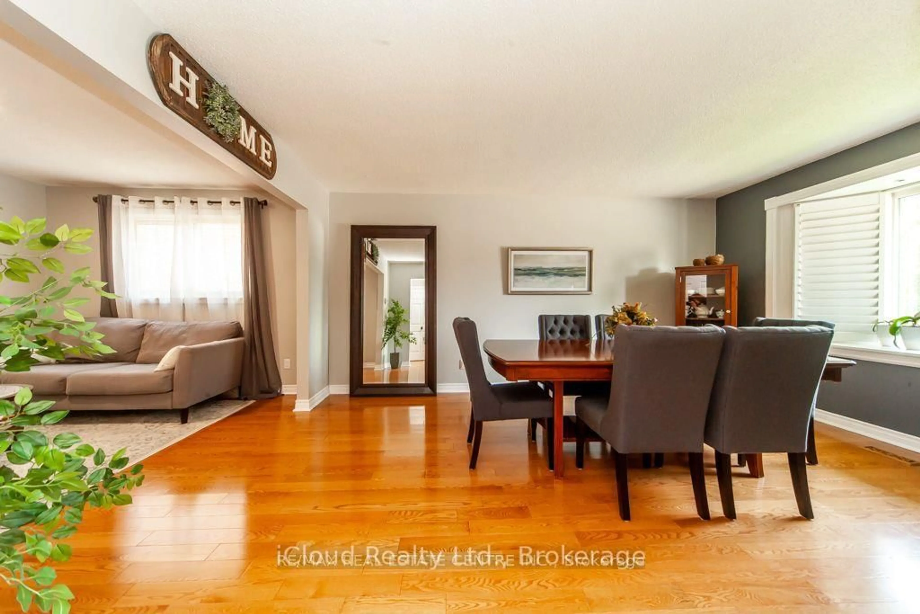 Dining room, wood/laminate floor for 679 Harrison Rd, Milton Ontario L9T 4S7