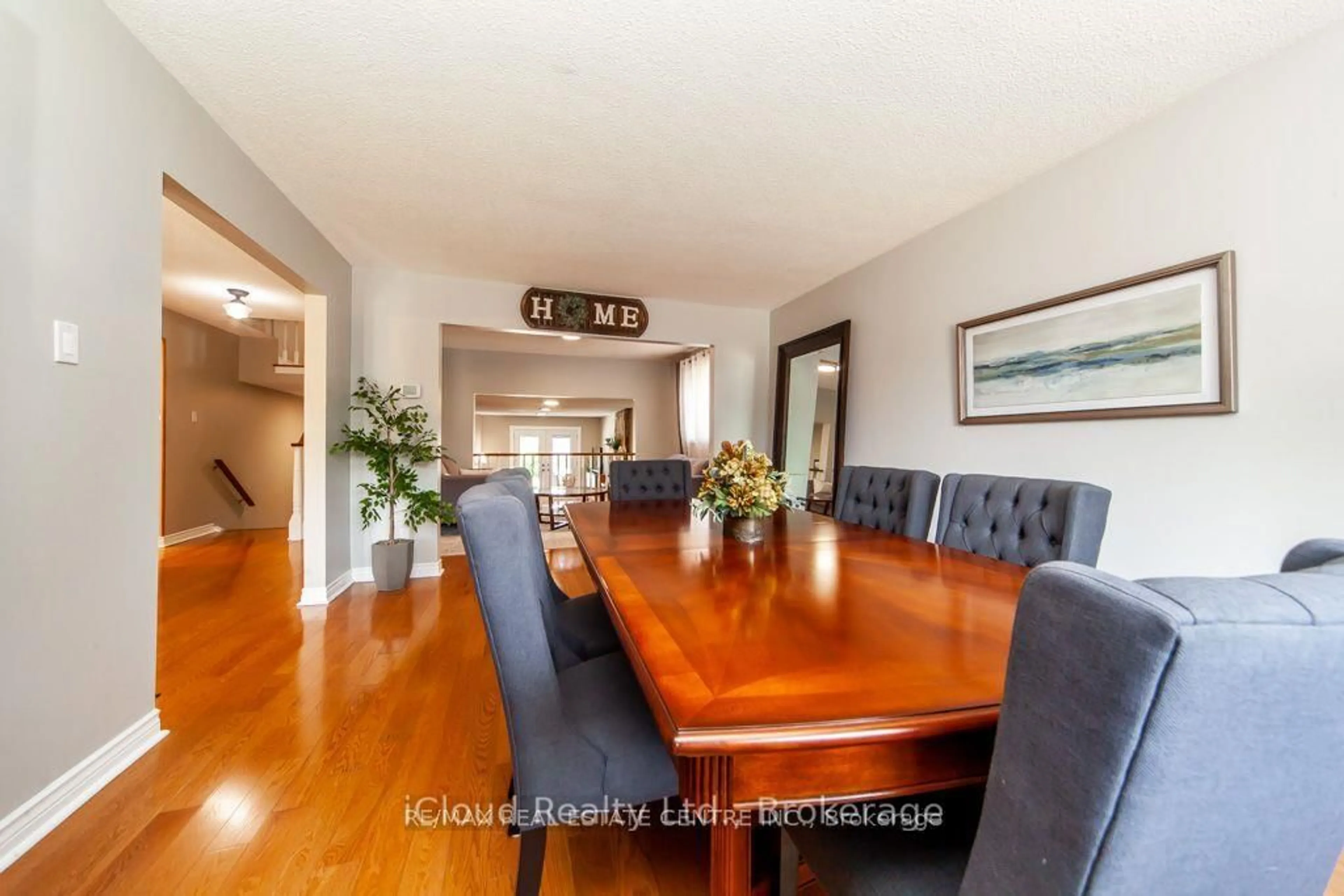 Dining room, wood/laminate floor for 679 Harrison Rd, Milton Ontario L9T 4S7