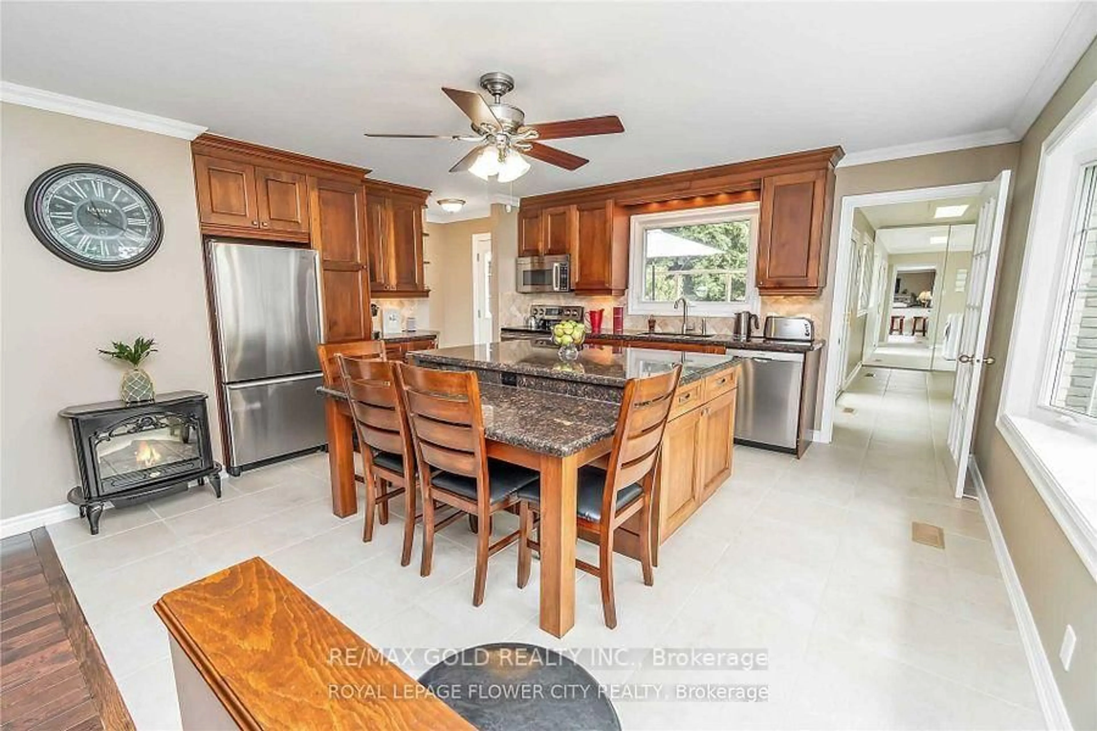 Open concept kitchen, ceramic/tile floor for 12471 Fifth Sdrd, Halton Hills Ontario L7G 4S6