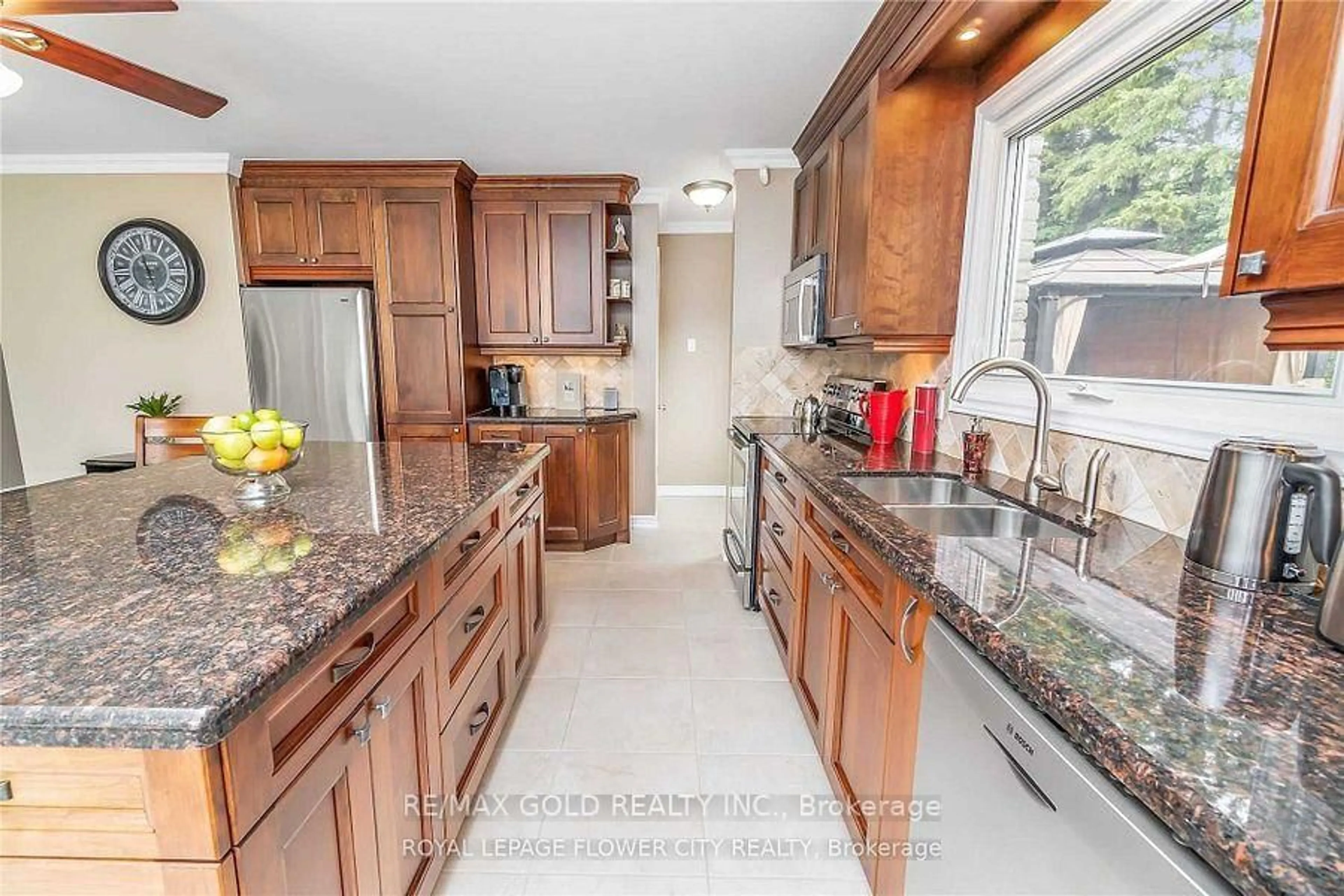 Open concept kitchen, ceramic/tile floor for 12471 Fifth Sdrd, Halton Hills Ontario L7G 4S6