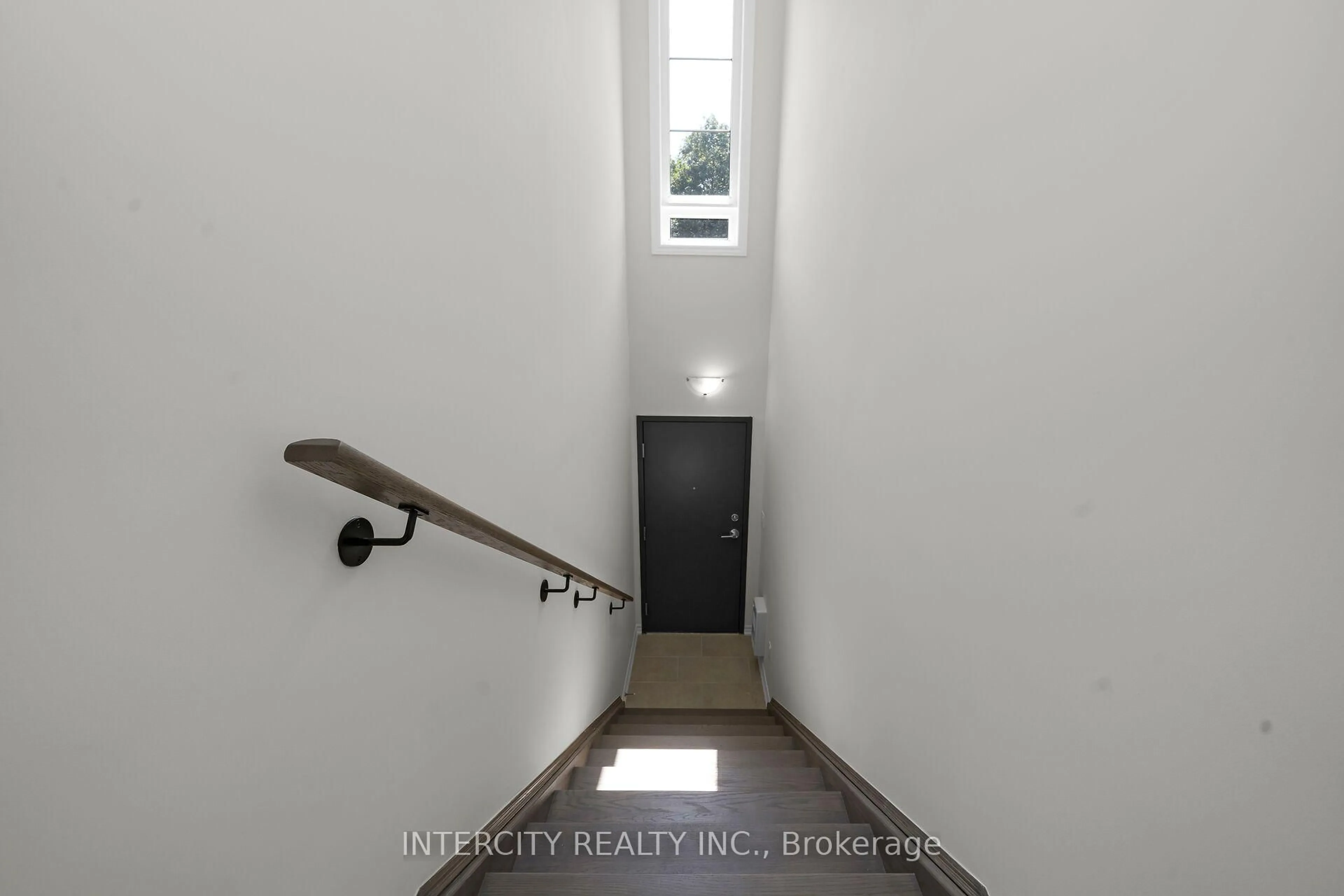 Indoor entryway for 11 Ambition Way #29Z, Caledon Ontario L7C 4L1