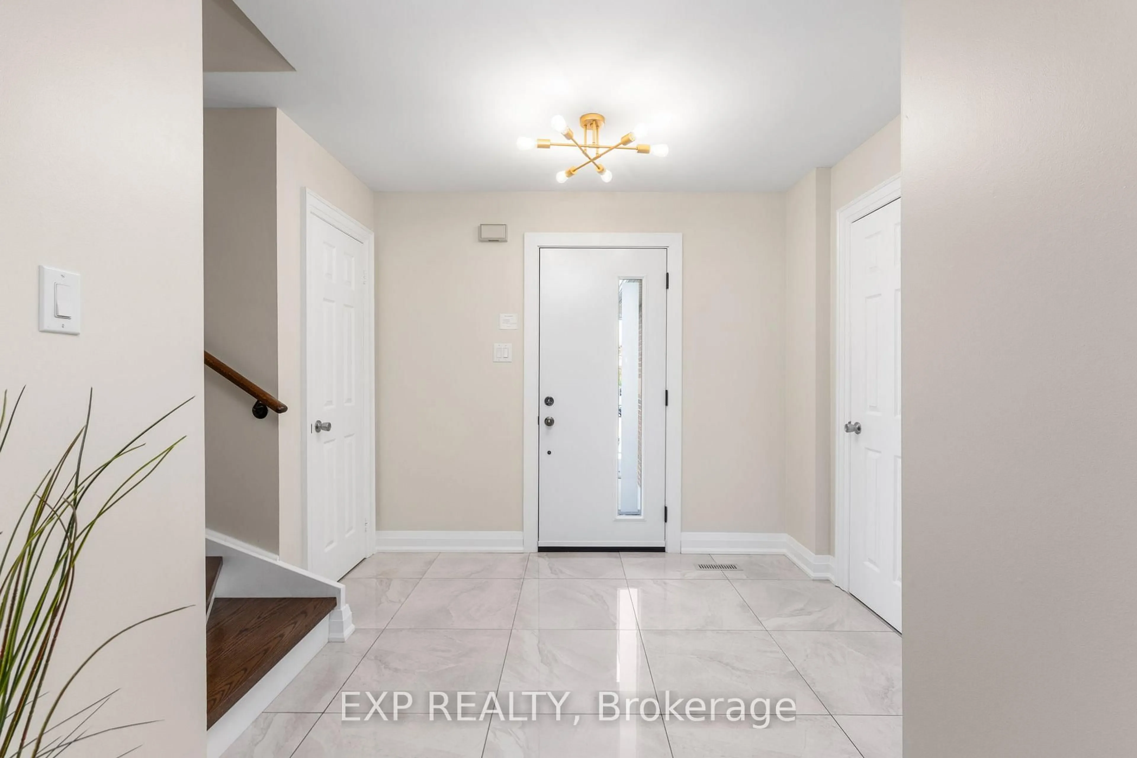 Indoor entryway for 224 Timberlane Dr, Brampton Ontario L6Y 4V6