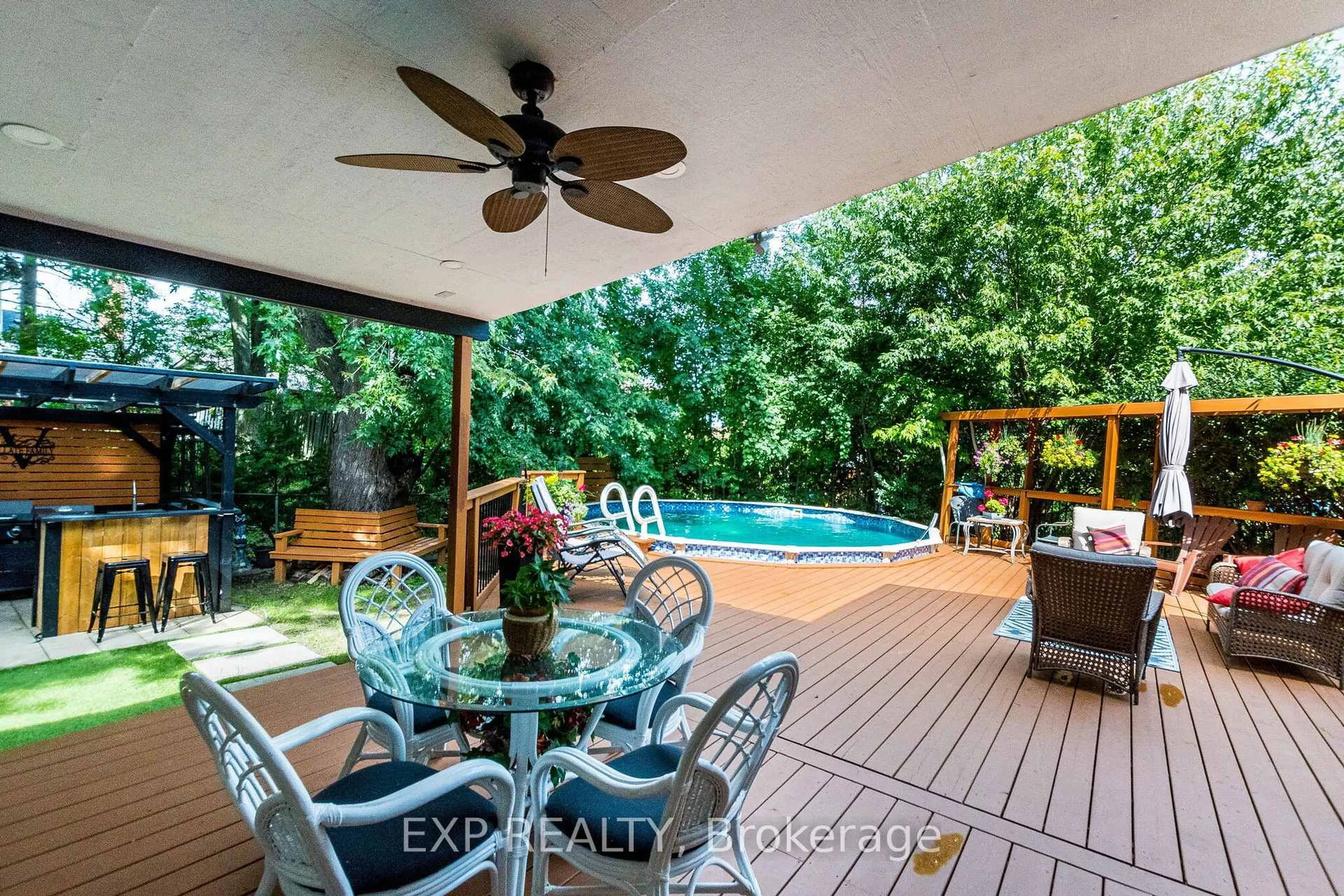 Patio, water/lake/river/ocean view for 6073 Featherhead Cres, Mississauga Ontario L5N 2B5