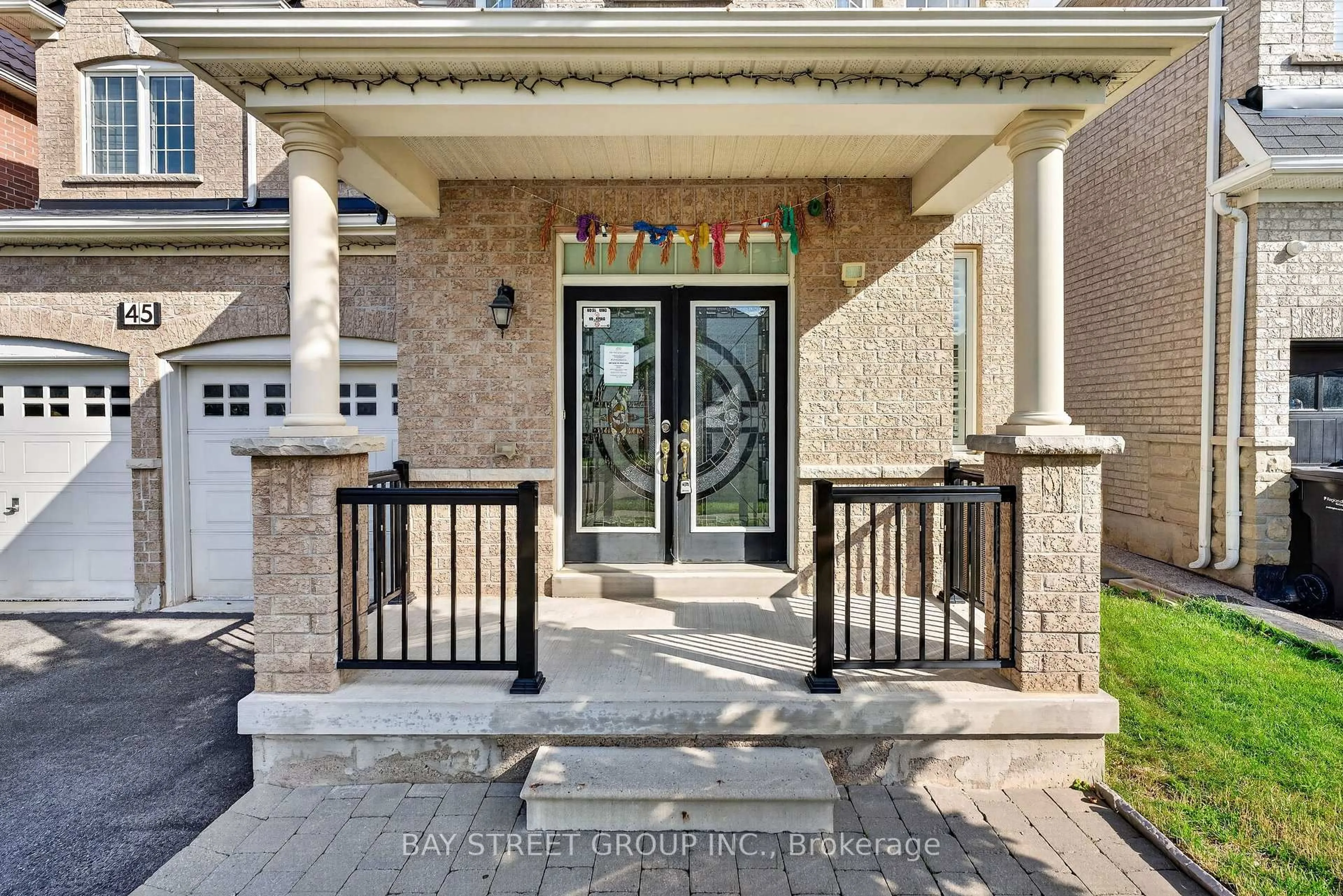 Indoor entryway for 45 Abitibi Lake Dr, Brampton Ontario L6R 0Y4