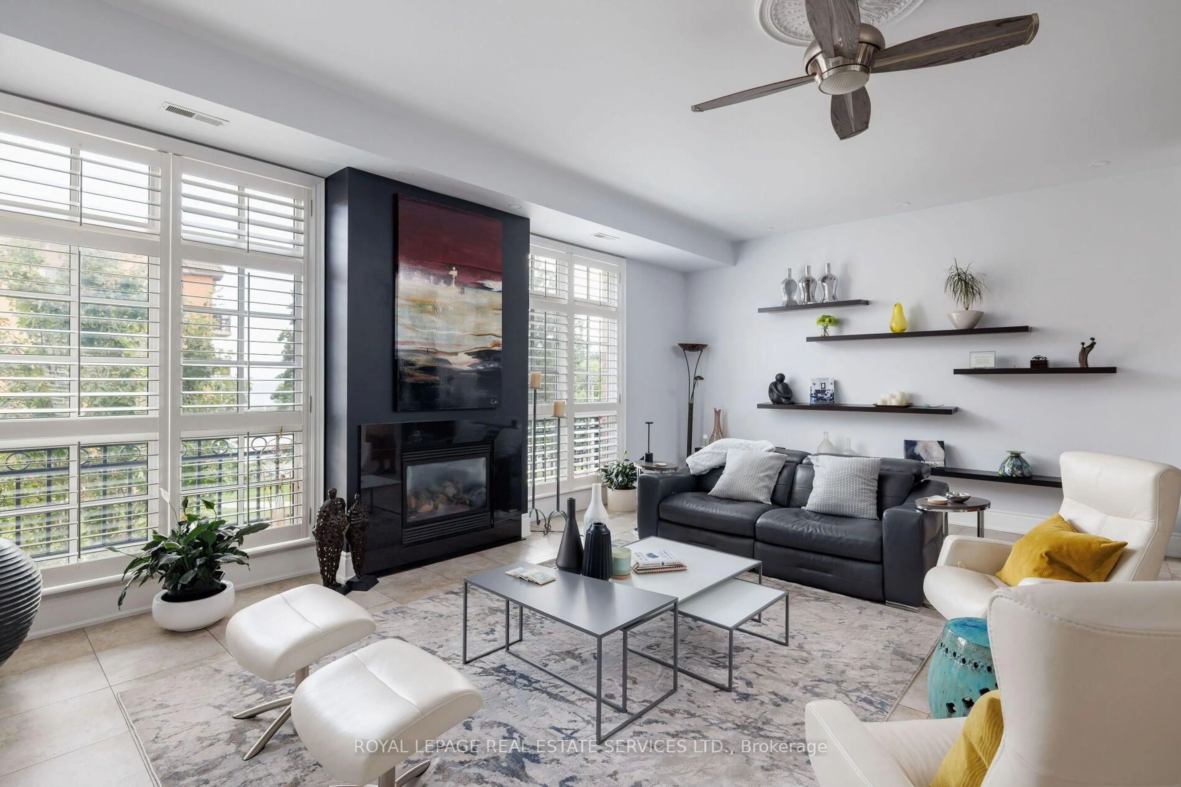 Living room with furniture, unknown for 120 Bronte Rd #7, Oakville Ontario L6L 3C1