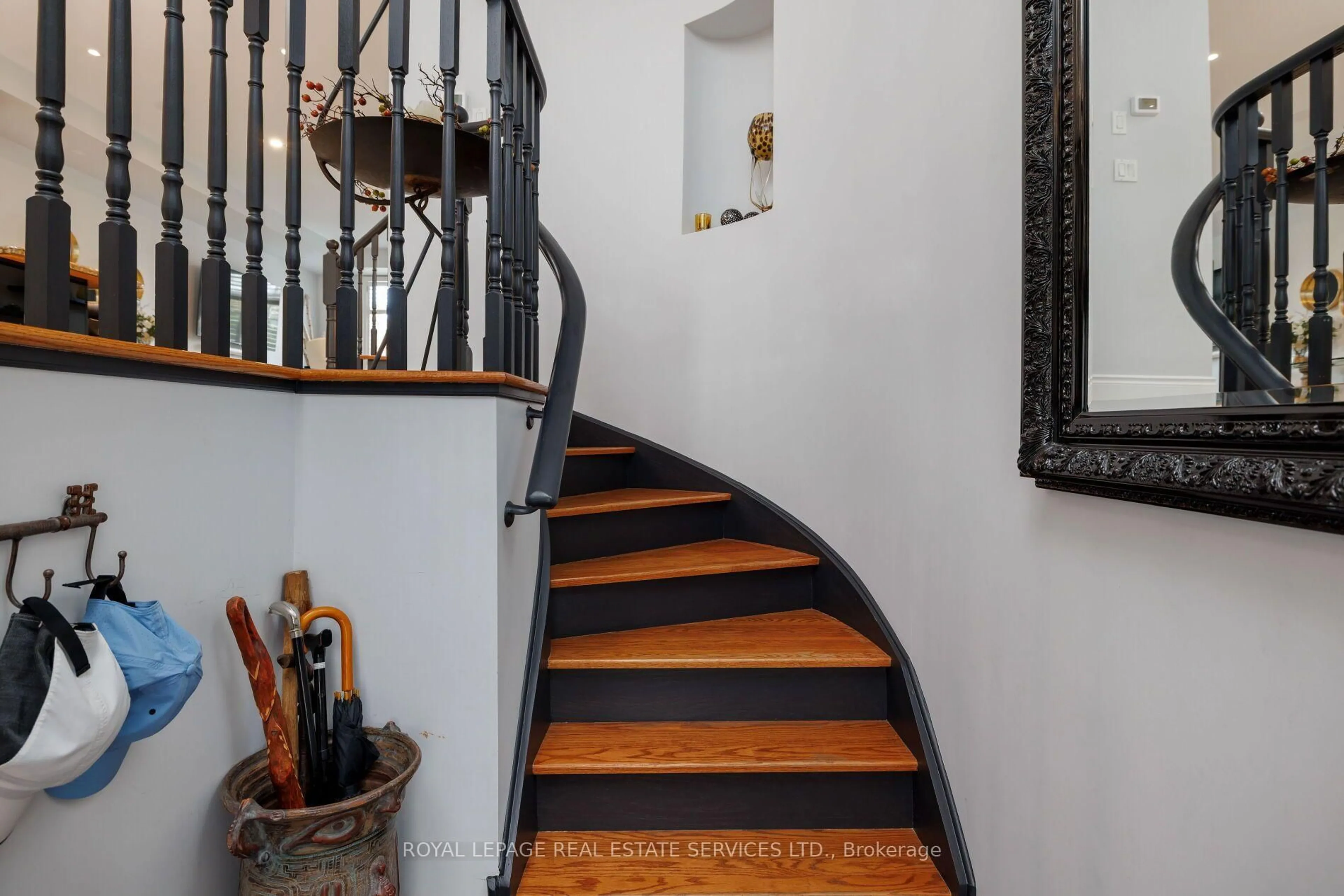 Stairs for 120 Bronte Rd #7, Oakville Ontario L6L 3C1