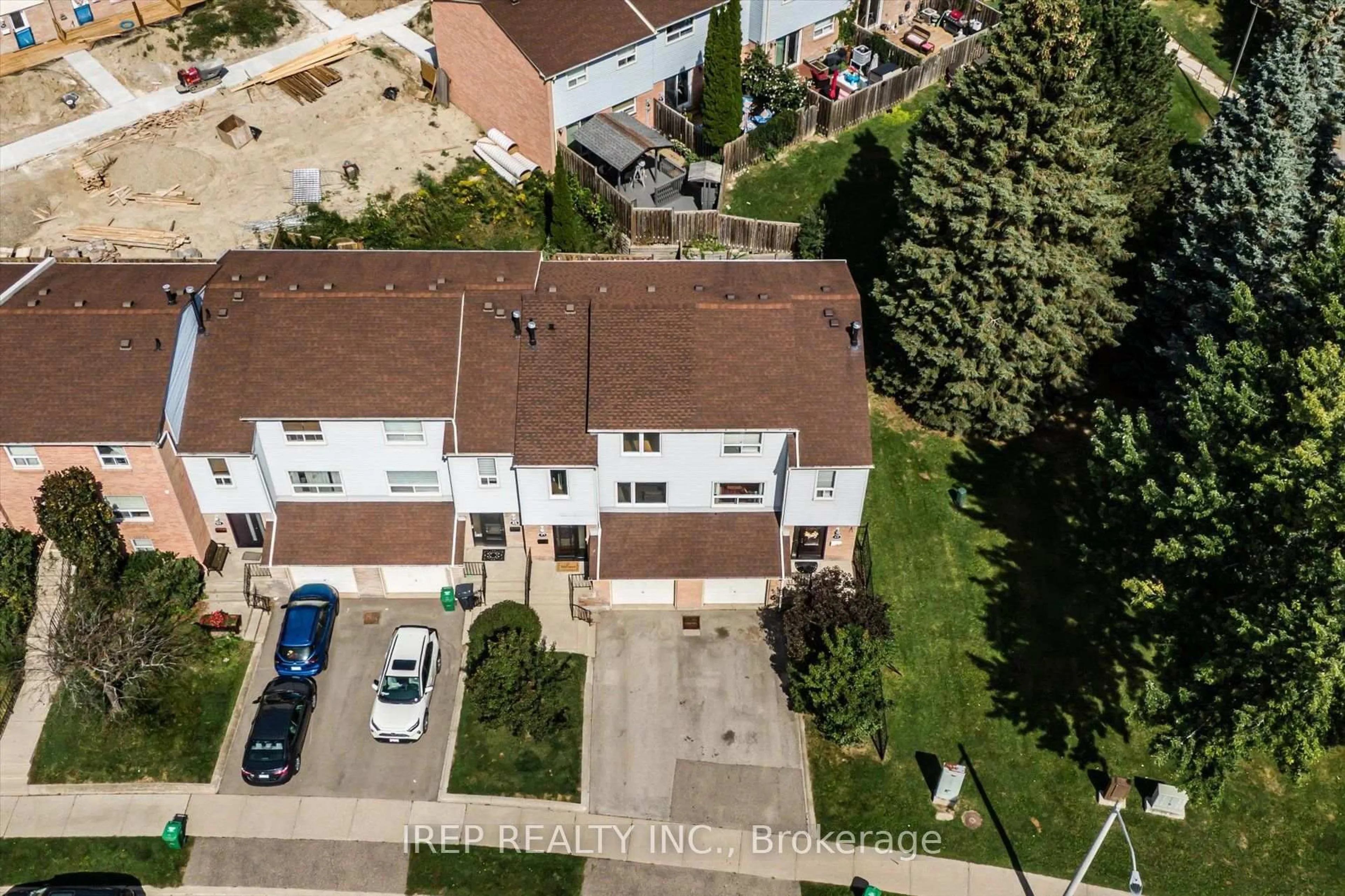 A pic from outside/outdoor area/front of a property/back of a property/a pic from drone, city buildings view from balcony for 1055 Shawnmarr Rd #43, Mississauga Ontario L5H 3V2