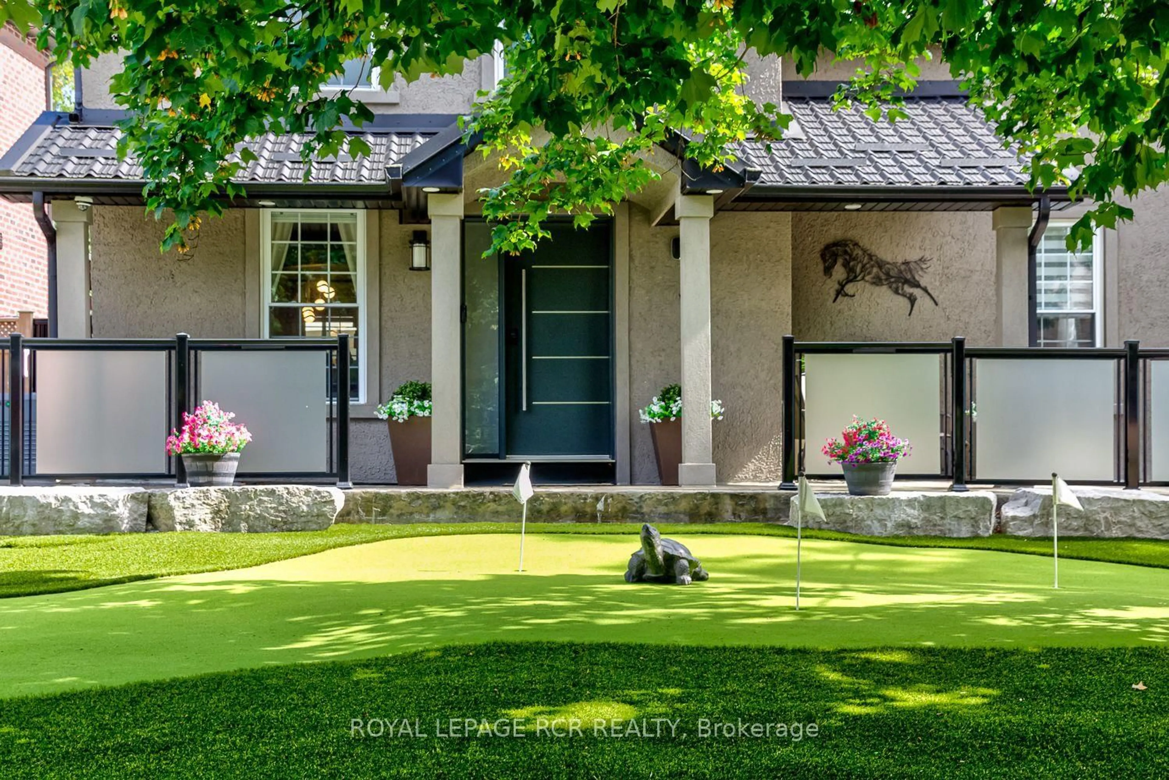 Indoor entryway for 19 Birch Ave, Caledon Ontario L7E 0K1