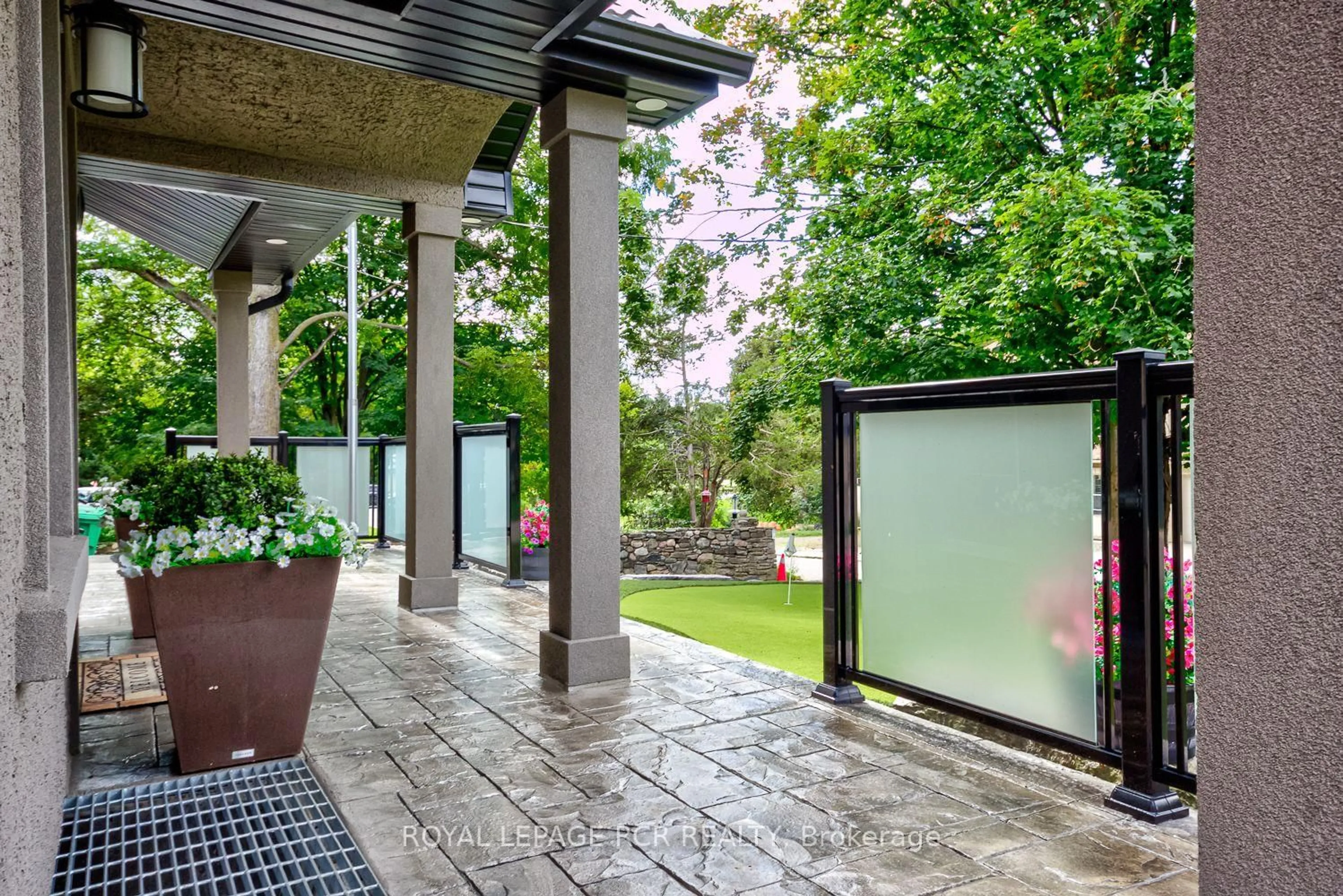 Patio, street for 19 Birch Ave, Caledon Ontario L7E 0K1