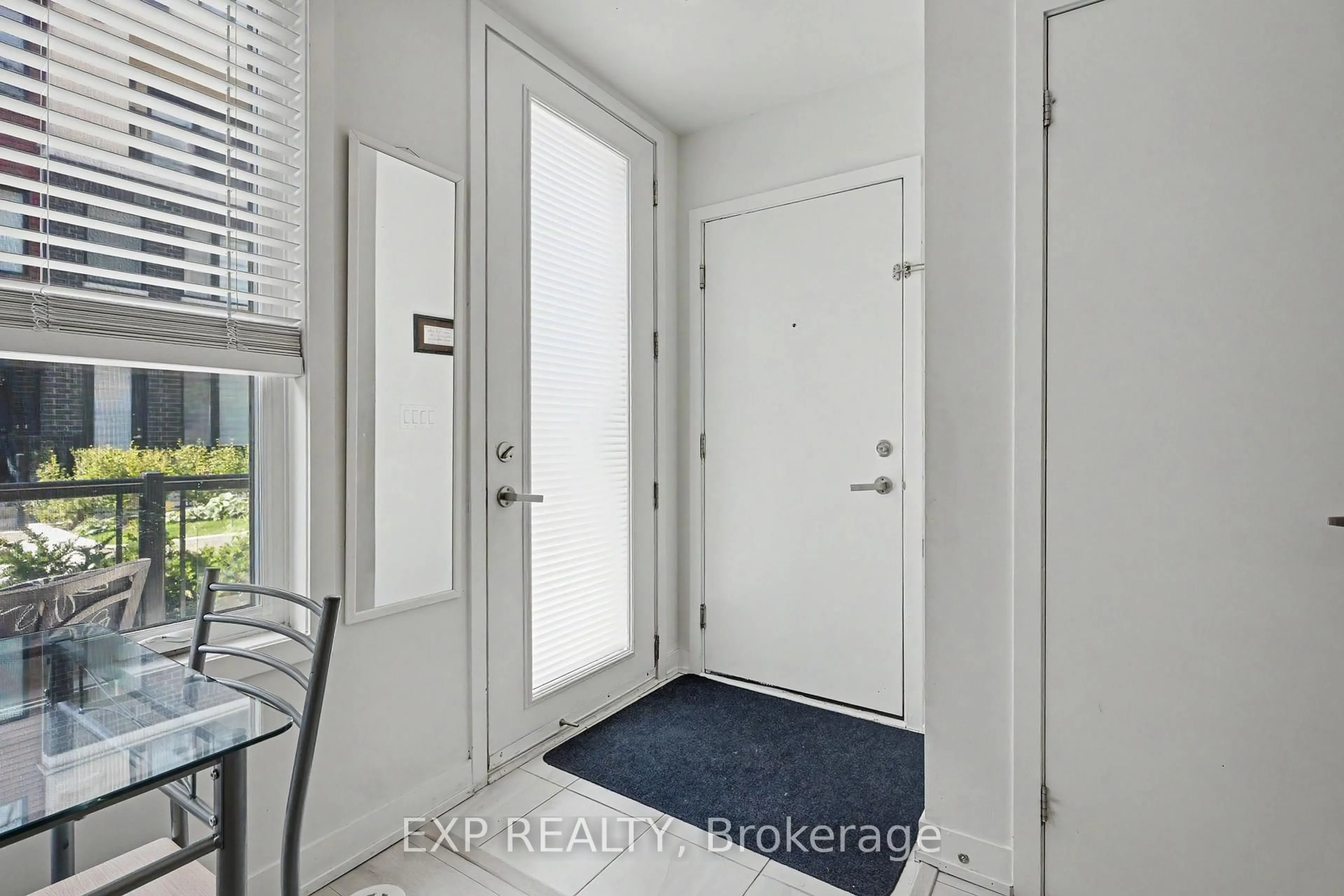 Indoor entryway for 3425 Ridgeway Dr #3, Mississauga Ontario L5L 0B9