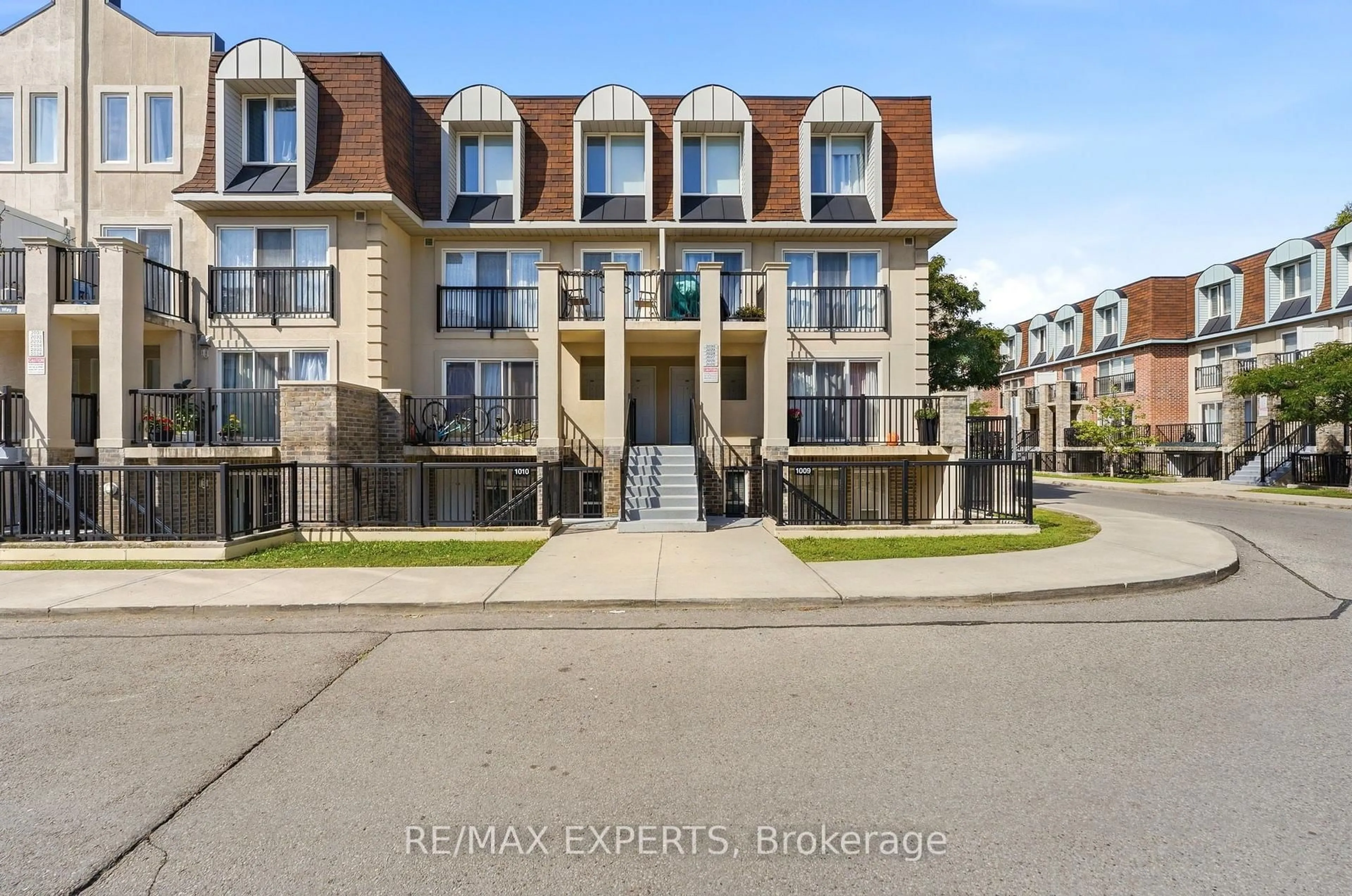 A pic from outside/outdoor area/front of a property/back of a property/a pic from drone, street for 85 George Appleton Way #2025, Toronto Ontario M3M 0A2