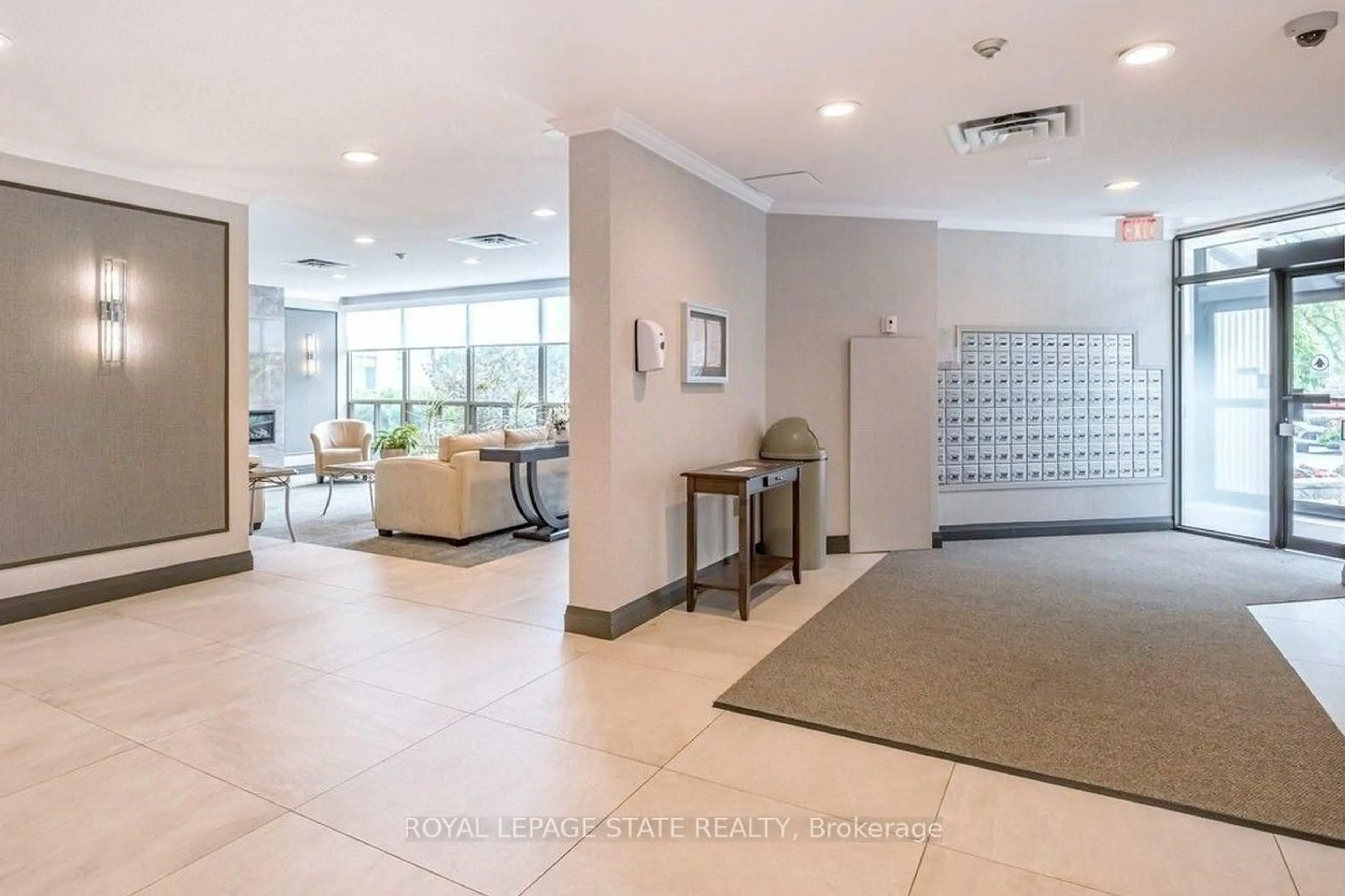 Lobby for 5080 Pinedale Ave #1002, Burlington Ontario L7L 5V7