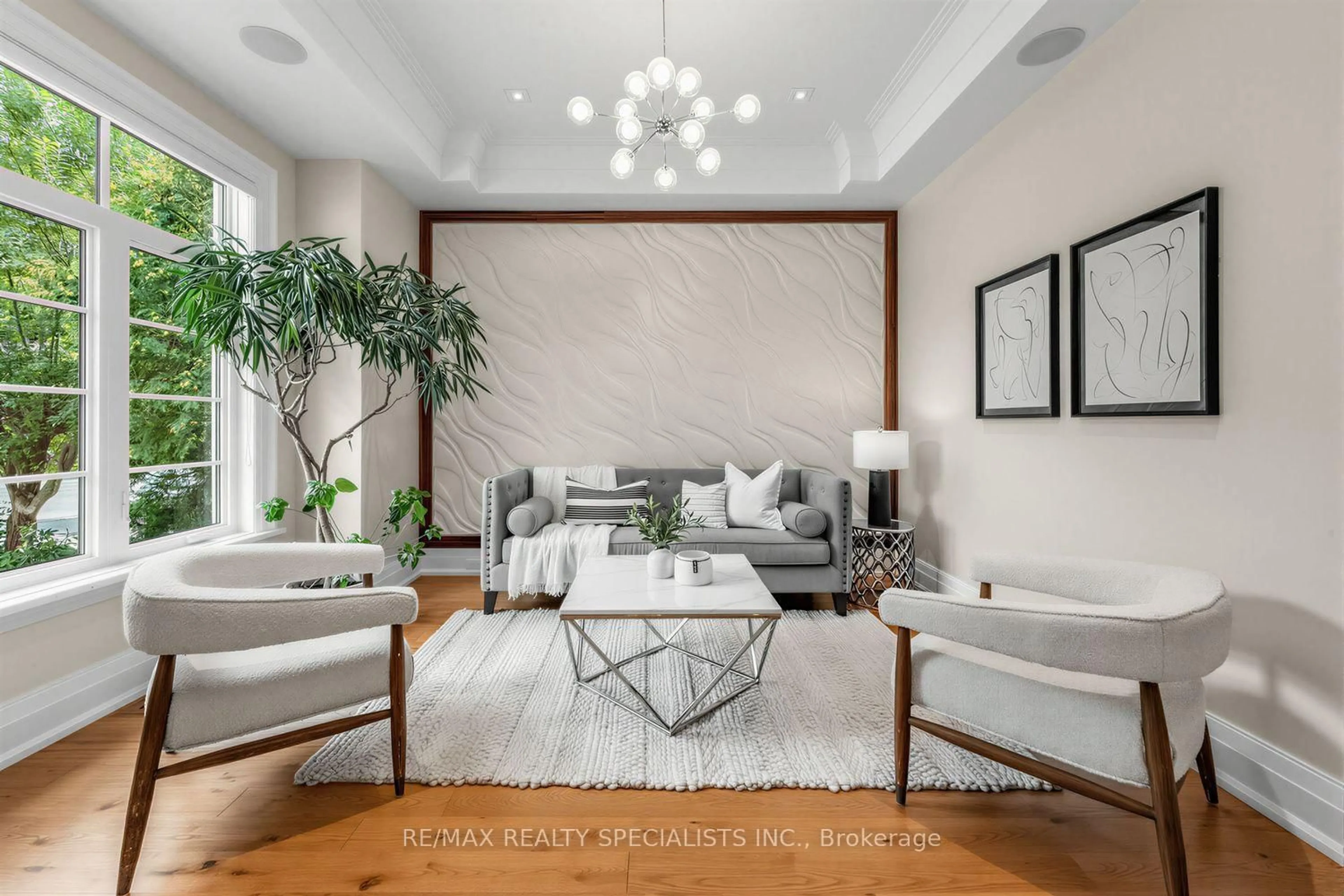 Living room with furniture, unknown for 1534 Trotwood Ave, Mississauga Ontario L5G 3Z9